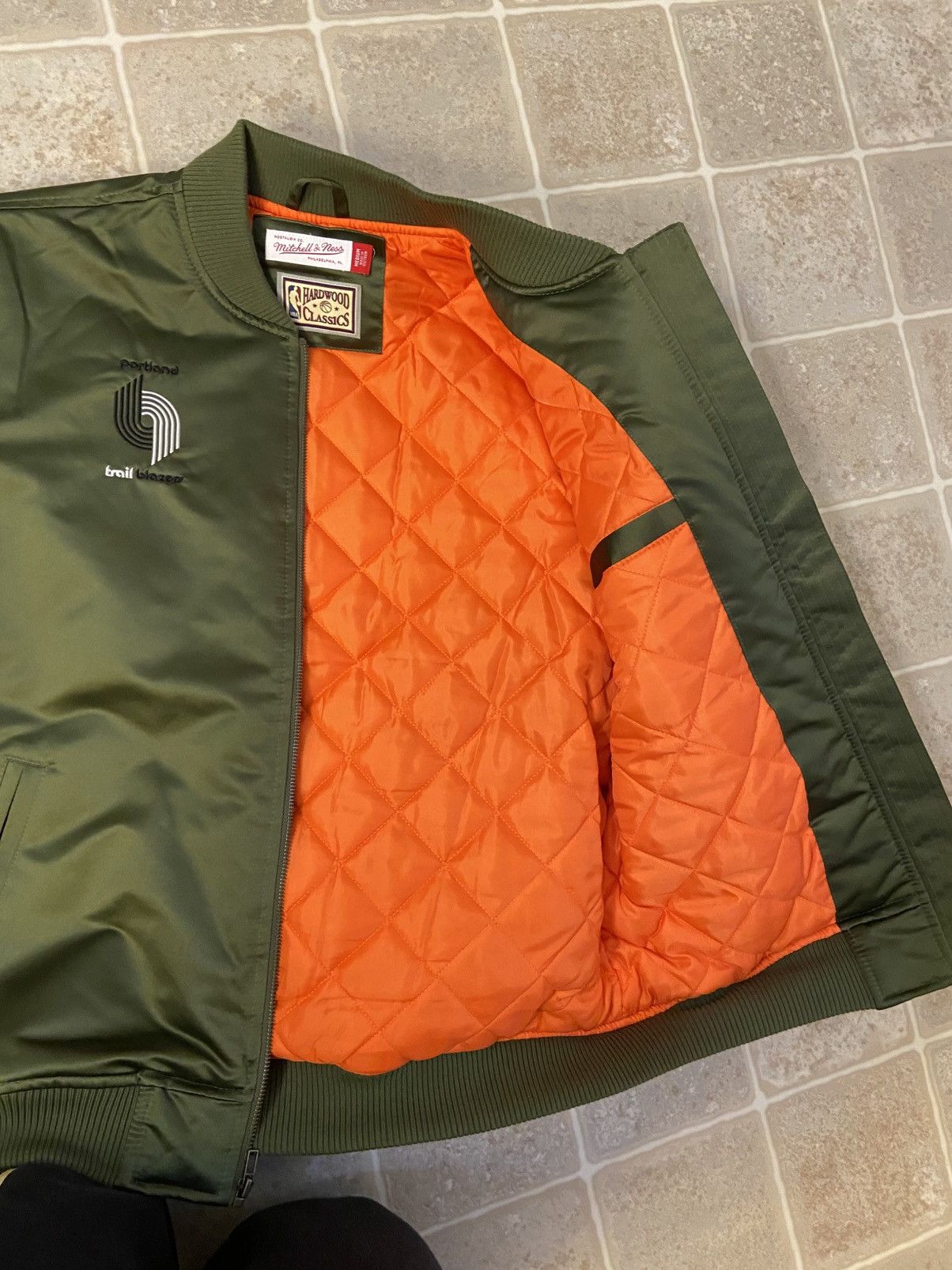 Mitchell & Ness × NBA × Vintage Mens Medium Limited Edition Portland Trailblazer Bomber Size US M / EU 48-50 / 2 - 9 Thumbnail