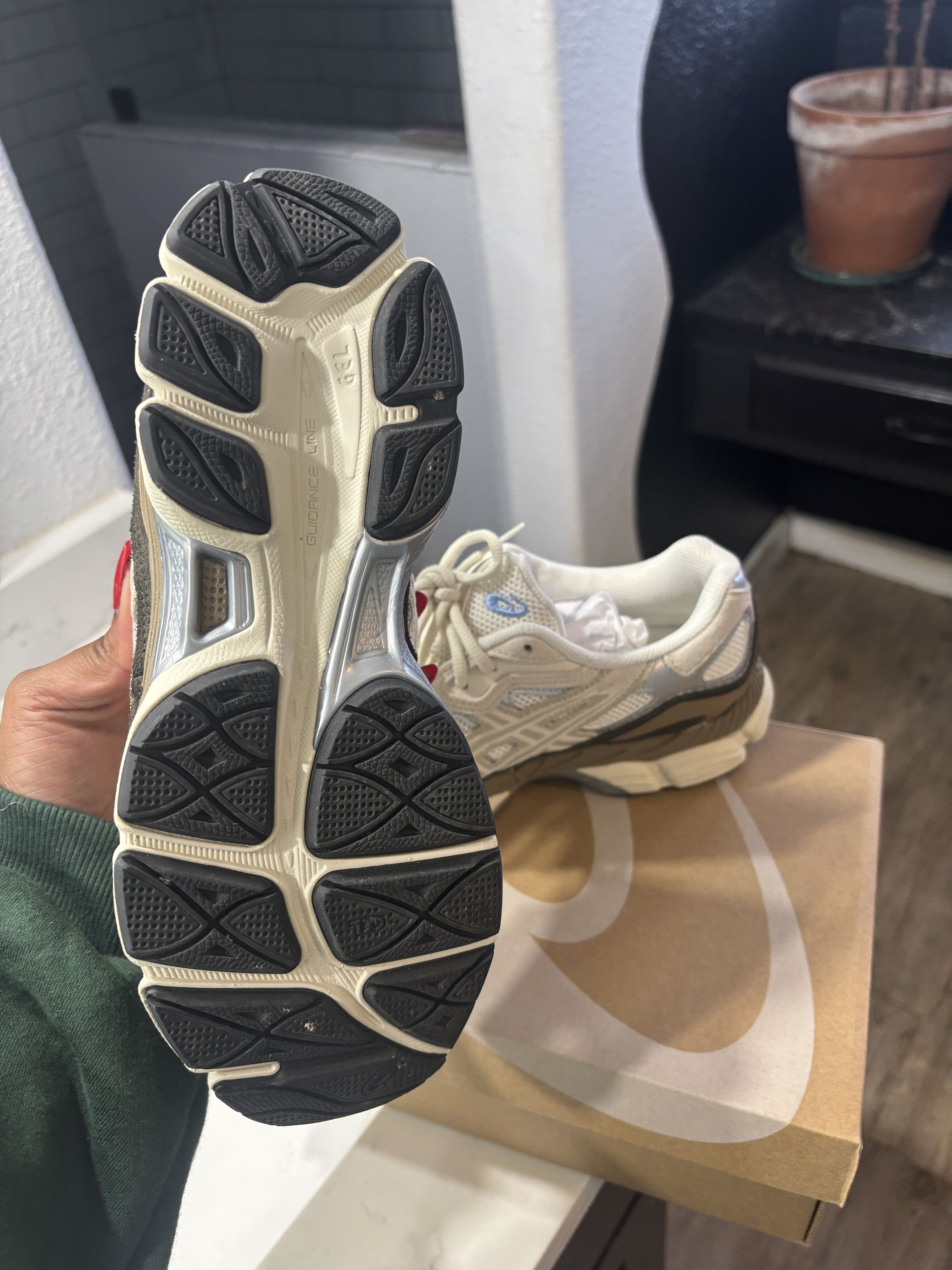 Asics Gel-NYC Size US 6 / EU 39 - 3 Thumbnail