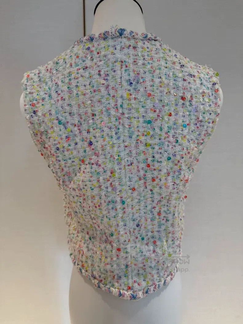 Chanel Chanel 23s coarse tweed sequin vest Size XS / US 0-2 / IT 36-38 - 2 Thumbnail