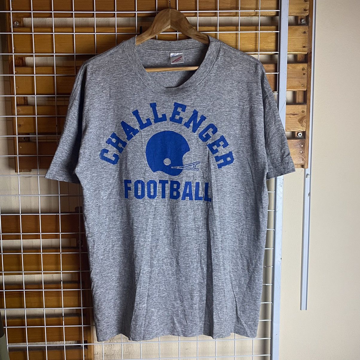Vintage Vintage 80s Challenger Football Made In USA Rayon T-Shirts Size US L / EU 52-54 / 3 - 1 Thumbnail