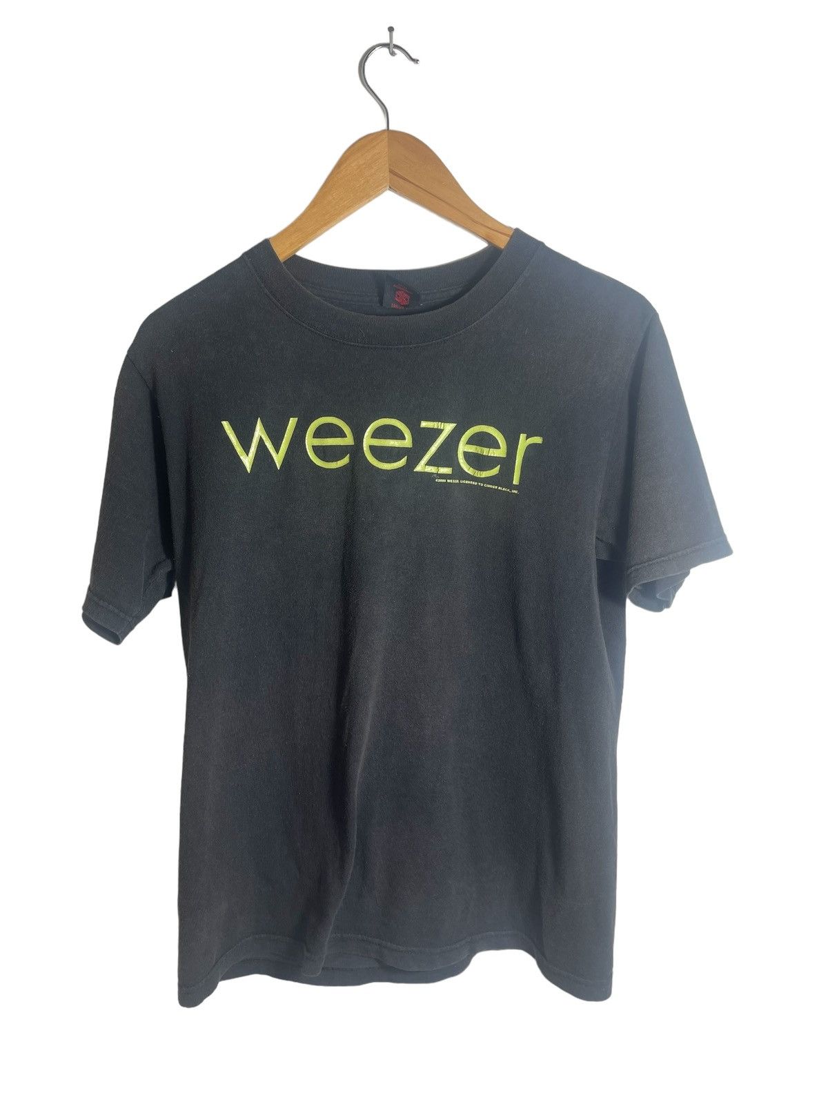 Band Tees Vintage 2005 Weezer glow in the dark shirt Size US S / EU 44-46 / 1 - 1 Thumbnail