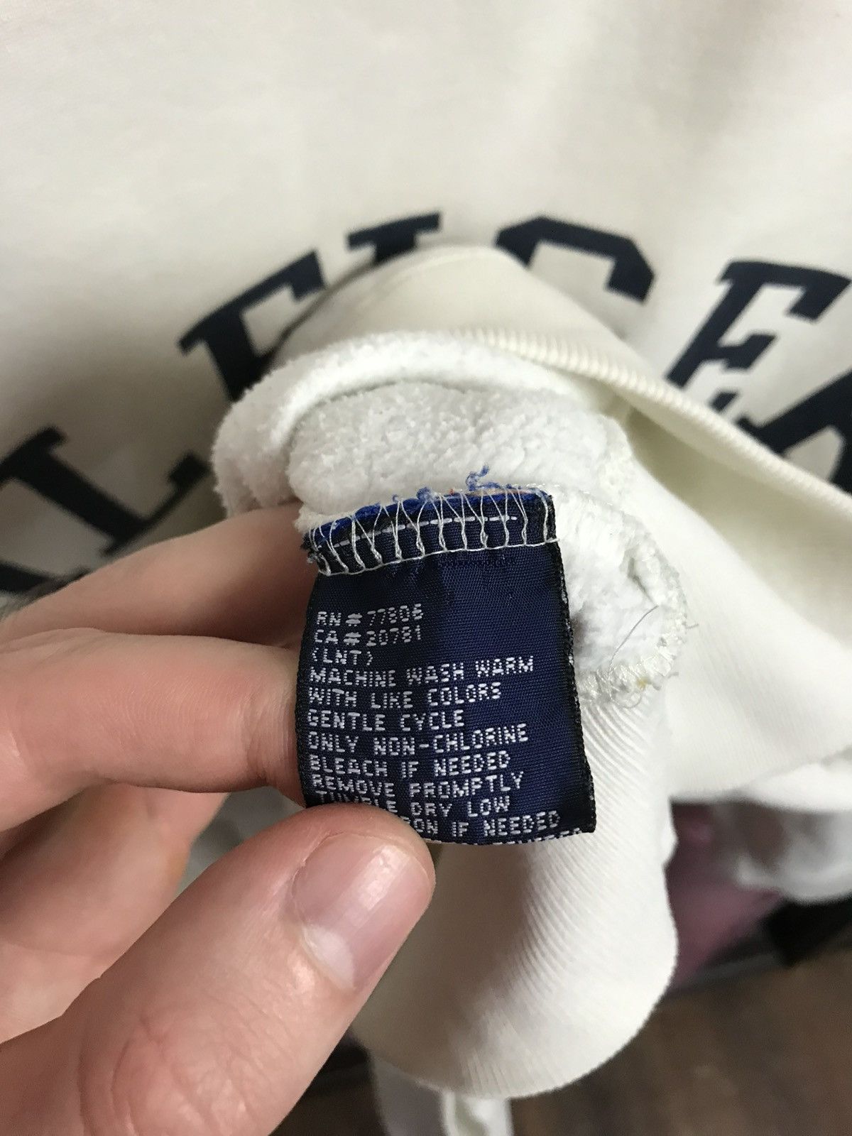 Tommy Hilfiger Vintage Tommy Hilfiger streetwear sweatshirt Size US L / EU 52-54 / 3 - 5 Thumbnail