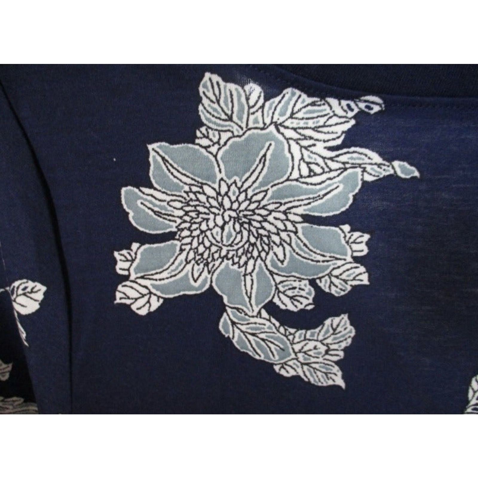 Other NWT LuLaRoe Christy V Navy Floral Top Shirt Blouse SMALL Size S / US 4 / IT 40 - 4 Thumbnail