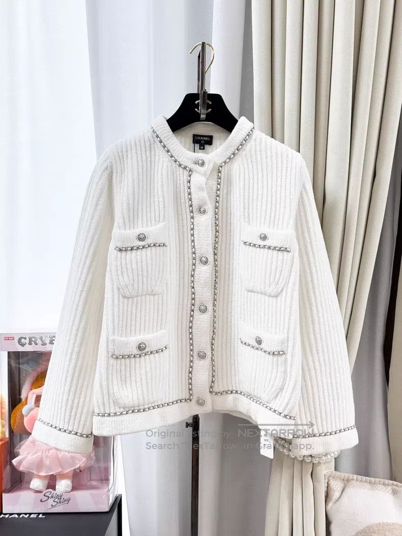 Chanel Chanel Chain four-pocket corduroy cardigan jacket Size XS / US 0-2 / IT 36-38 - 1 Thumbnail