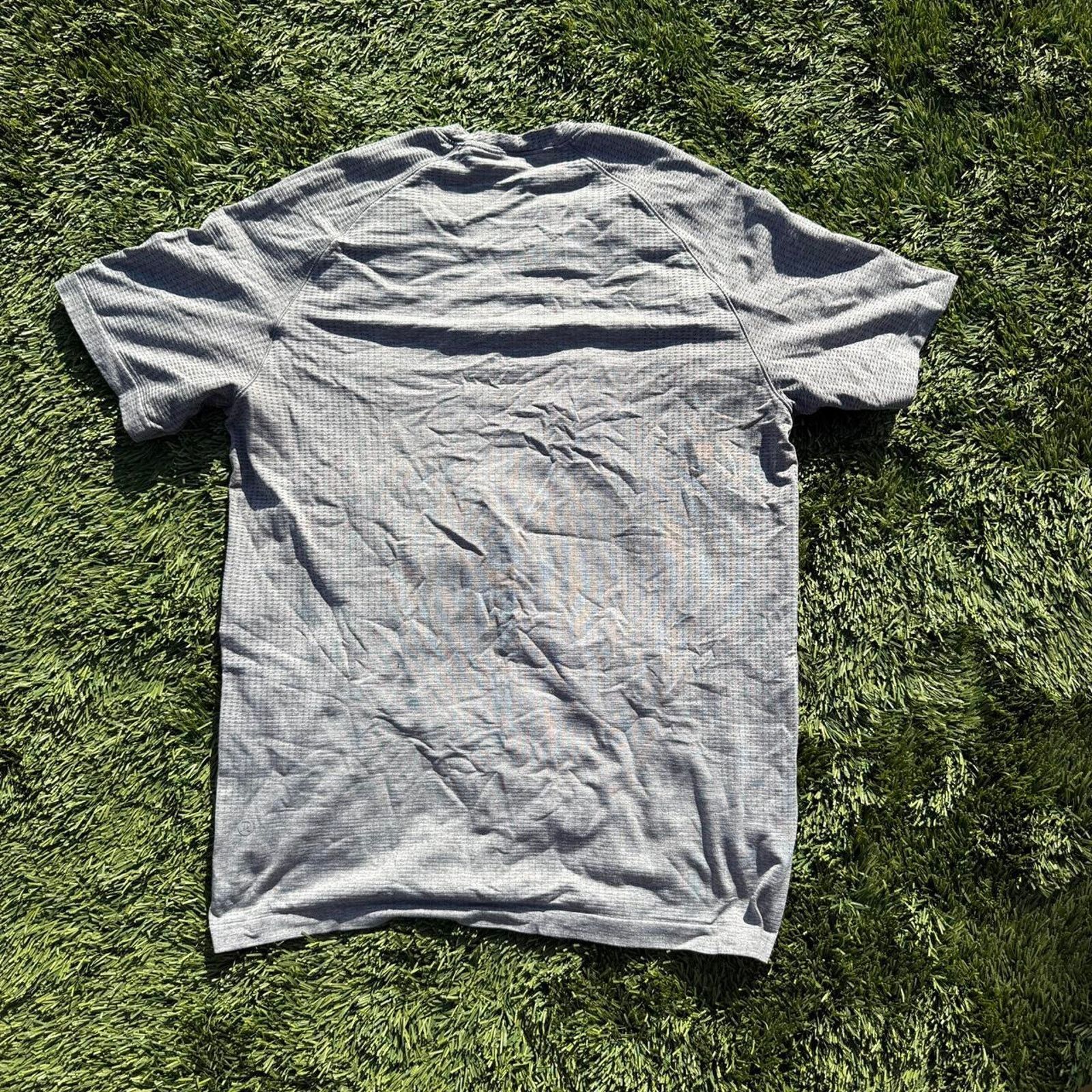 Lululemon Lululemon Grey Training Gym Shirt Size L Men's Size US L / EU 52-54 / 3 - 2 Thumbnail