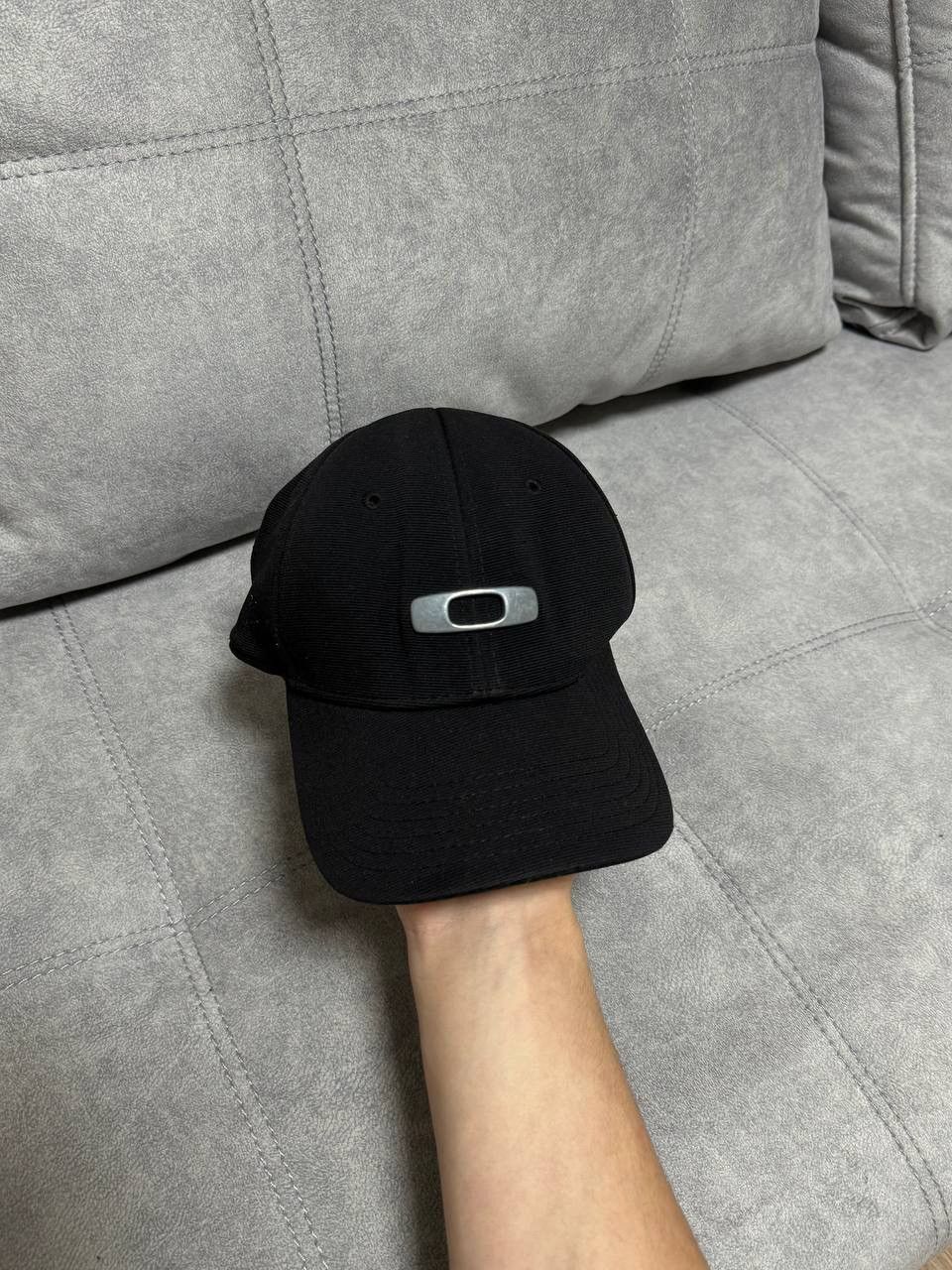 Oakley Vintage Oakley Metal Logo Black Cap Hat Retro Size 30 - 1 Thumbnail
