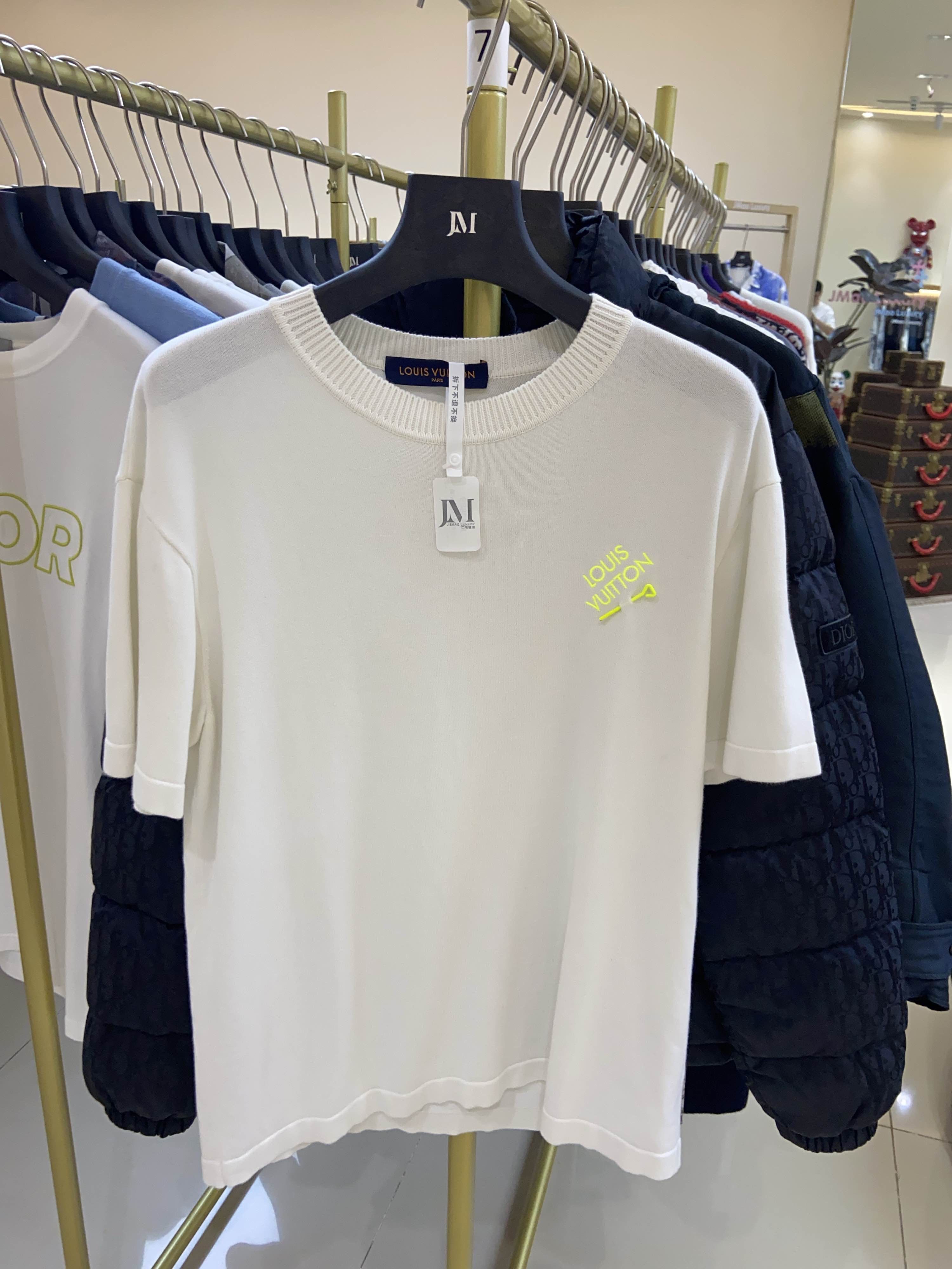 Louis Vuitton Louis Vuitton Logo Embroidery T-Shirt Size M Size US M / EU 48-50 / 2 - 1 Thumbnail