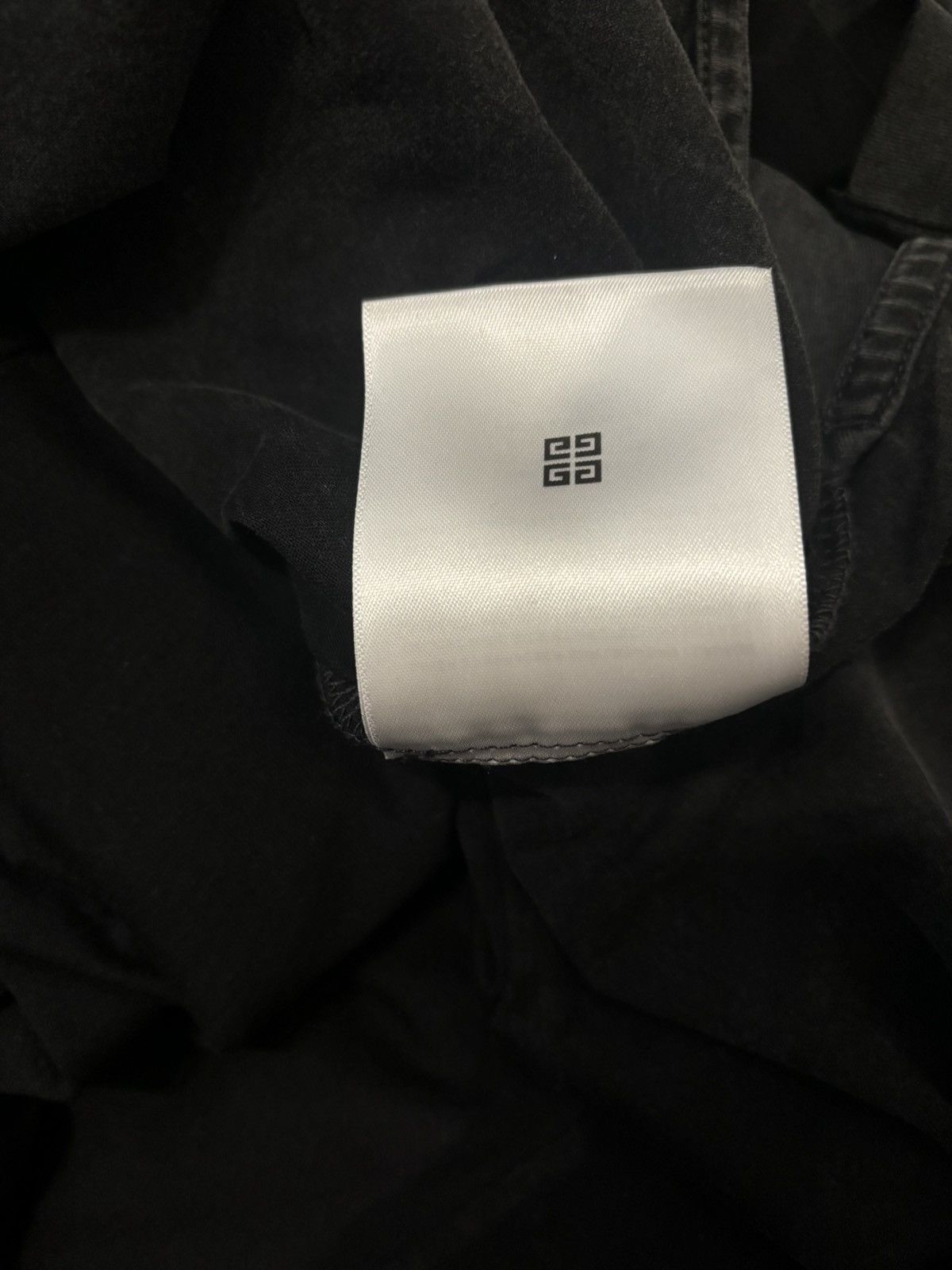 Givenchy Givenchy Layered Masked Tshirt Size US XXS / EU 40 - 9 Thumbnail