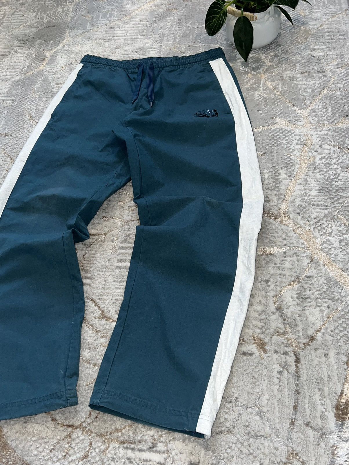 Nike × Vintage NIKE 00S VINTAGE 🦍 NYLON SWEATPANTS Y2K JOGGERS Size US 34 / EU 50 - 4 Thumbnail