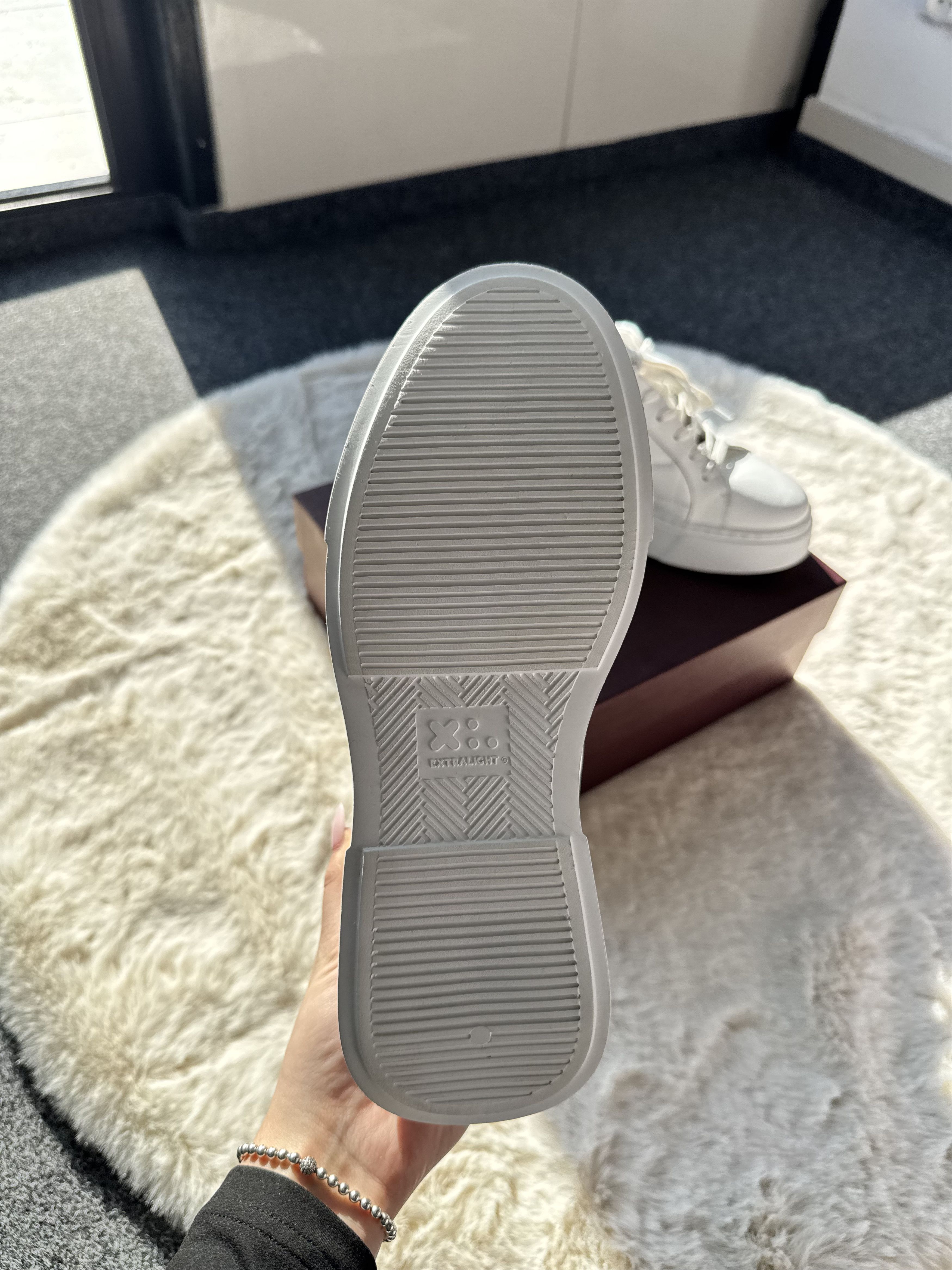 Aigner Aiger Elaine 13 Women's Low Sneakers White 39 Size US 9 / IT 39 - 9 Thumbnail
