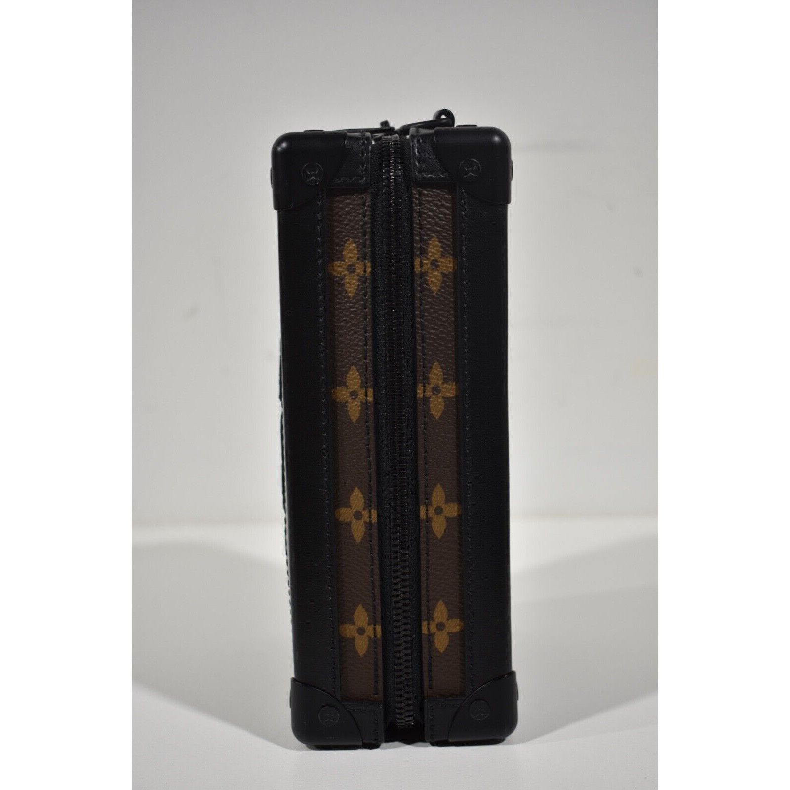 Louis Vuitton Louis Vuitton Vertical Tuffetage Black Velvet Crossbody Bag Size ONE SIZE - 8 Thumbnail