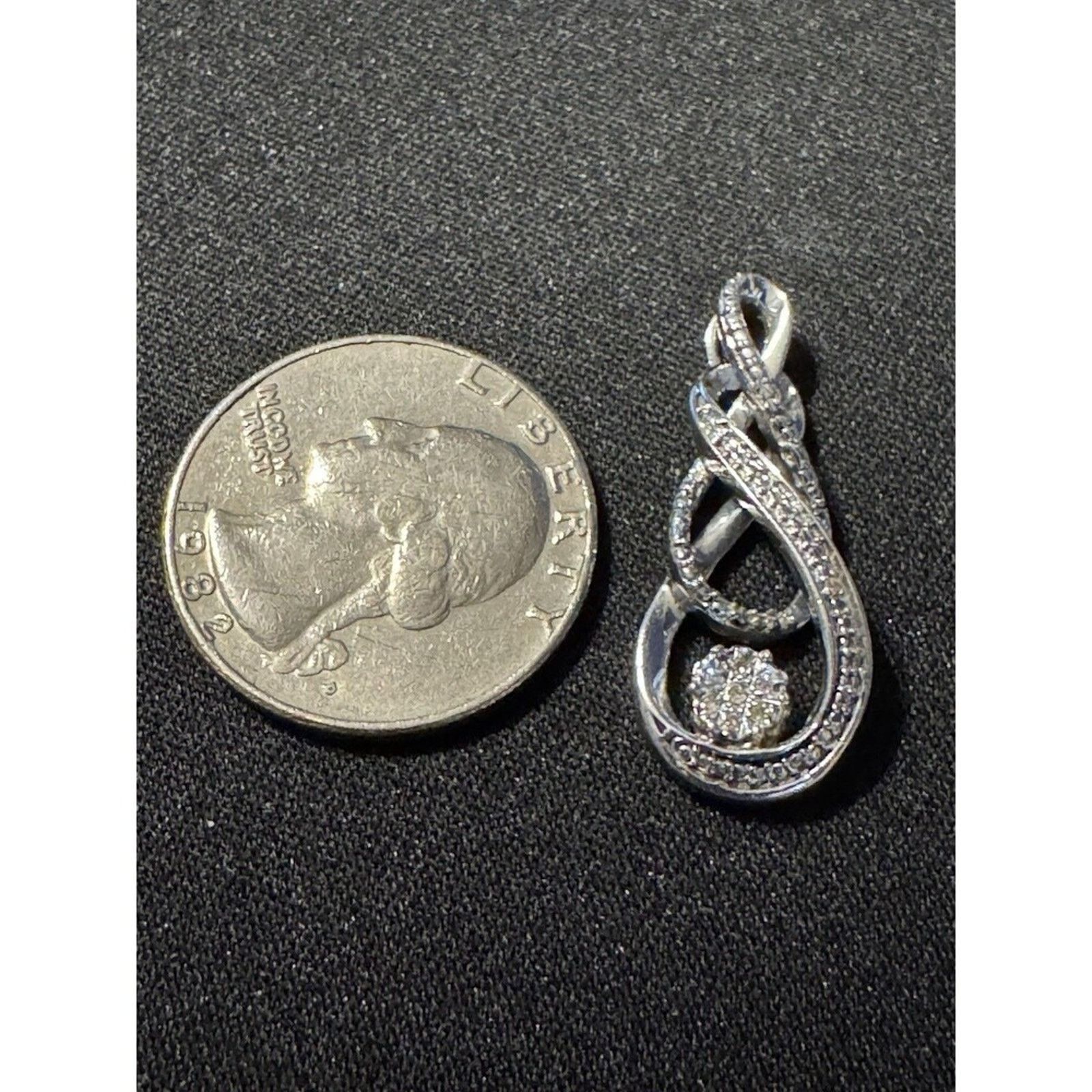 Other 925 Sterling Silver Diamond Pendant Middle Stone in Flower Size ONE SIZE - 3 Thumbnail