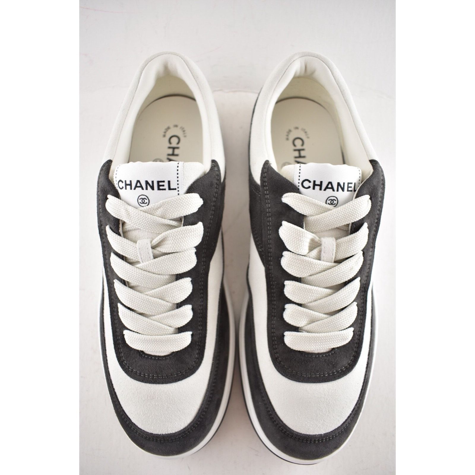 Chanel Chanel Suede White CC Logo Lace Up Runner Sneaker 38 Size US 8 / IT 38 - 9 Thumbnail