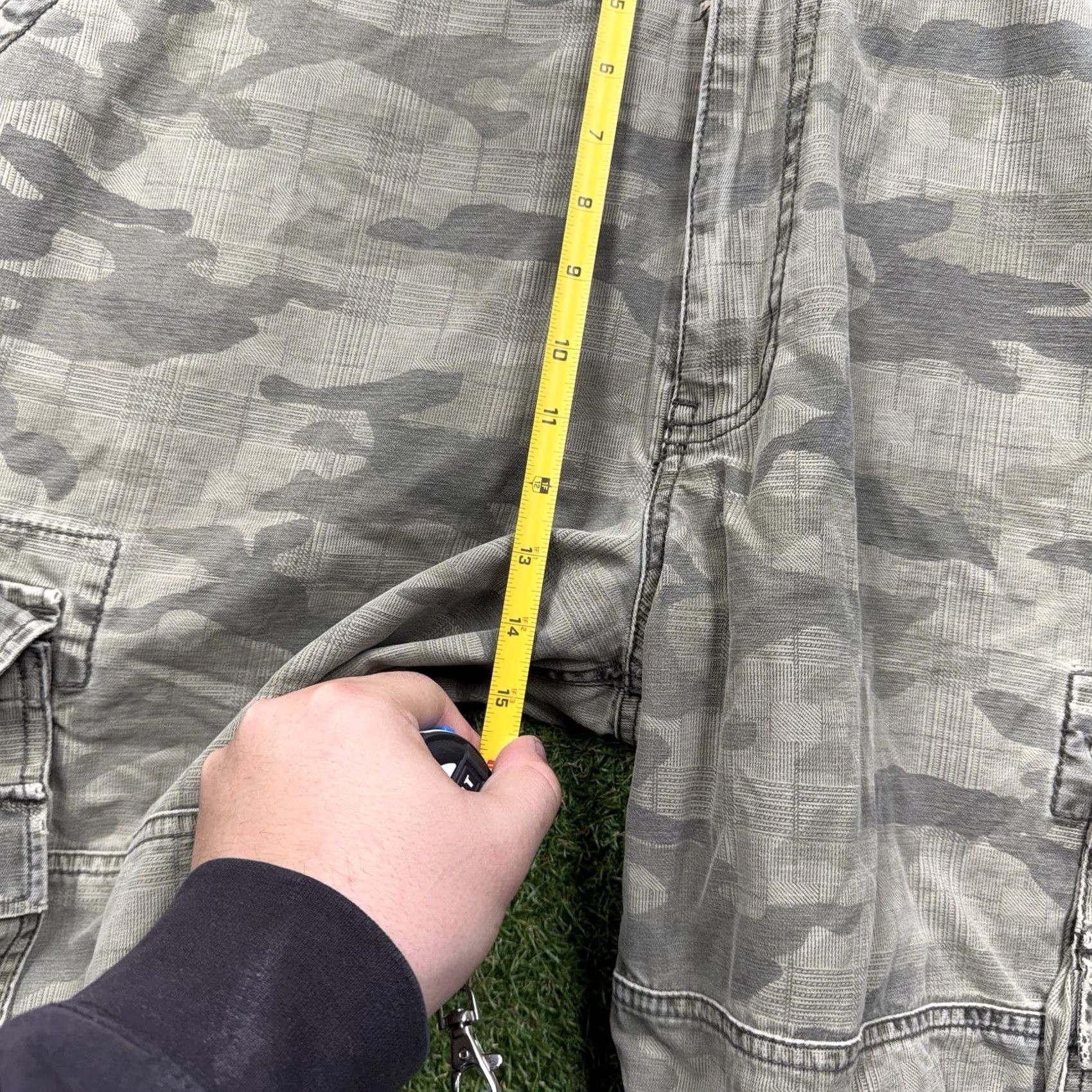 Levi's Levi's Quad Cargo Shorts Mens 38 Camouflage Baggy Skater Grunge Red Tab Y2K Cargo Pocket Green 10in Inseam Mens Size US 38 / EU 54 - 5 Thumbnail