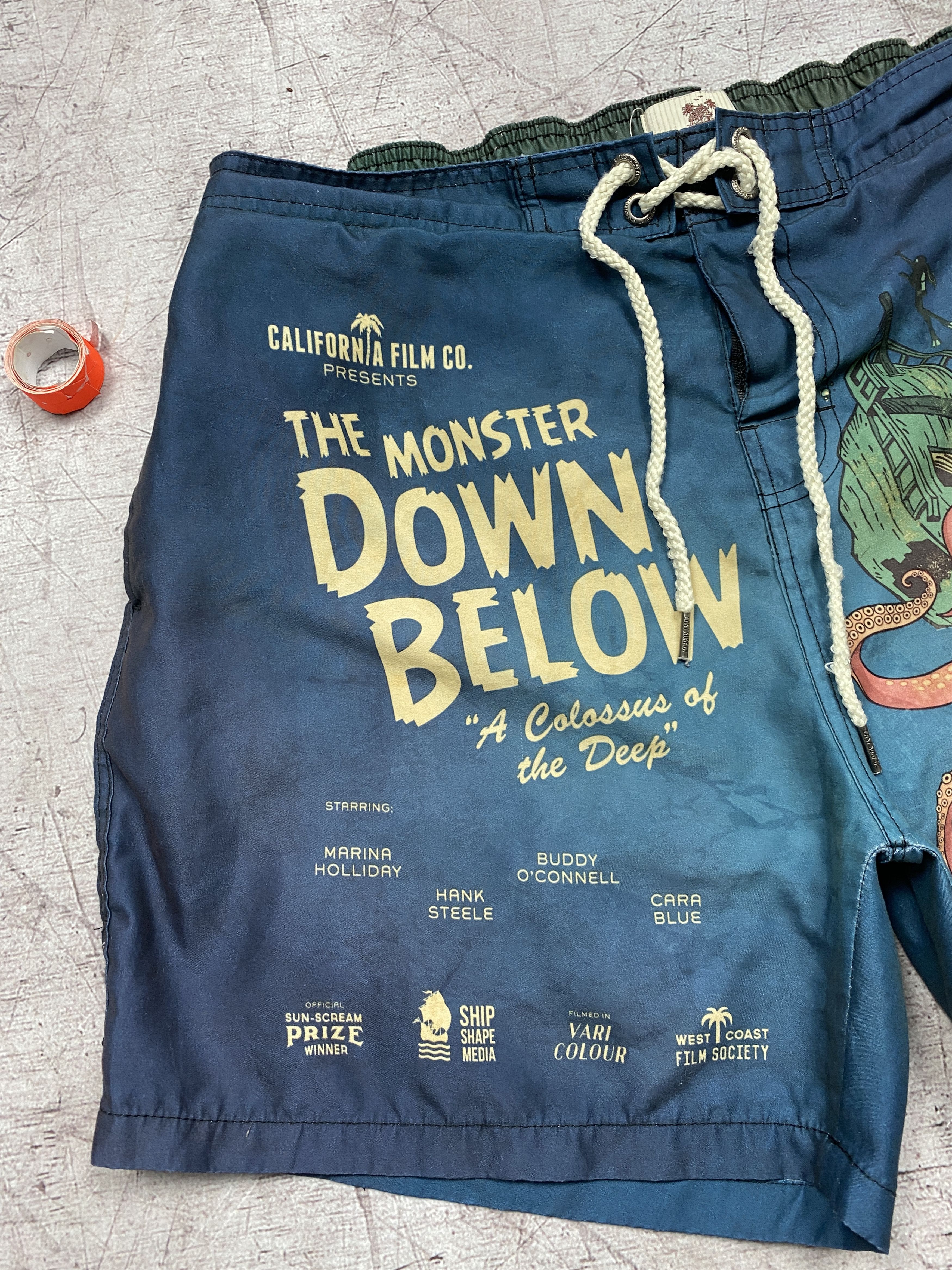 Vintage The Monsters Down Below Mens Shorts Y2K Size US 36 / EU 52 - 2 Thumbnail