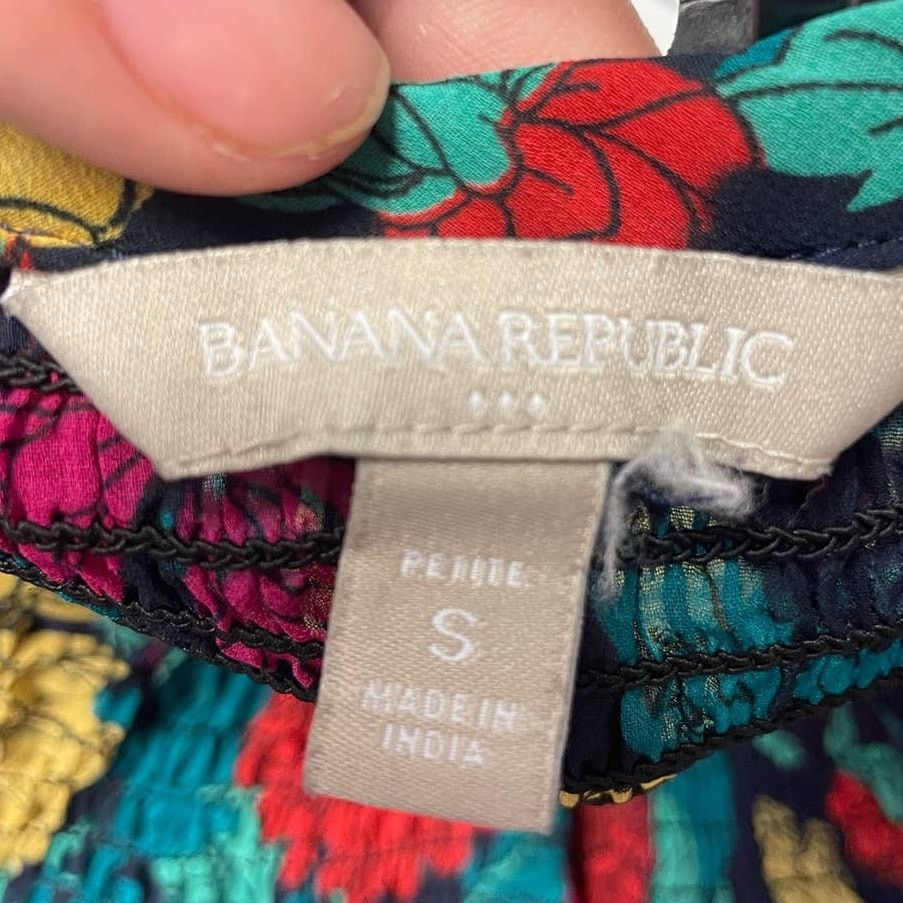 Banana Republic Banana Republic Small Petite Carnation 3 Button Blouse Size S / US 4 / IT 40 - 6 Thumbnail
