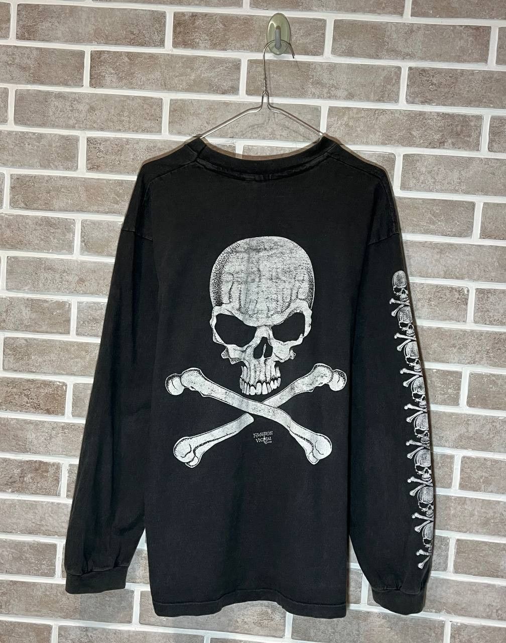 Vintage retailer fashion victim 2002 skulls shirt