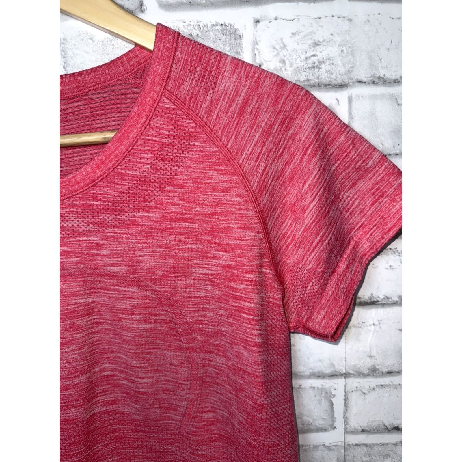 Lululemon Lululemon Pink Stretchy Athletic Shirt T-Shirt Womens Size 10 Regular Pink Athleticwear 2010s? Size L / US 10 / IT 46 - 2 Thumbnail