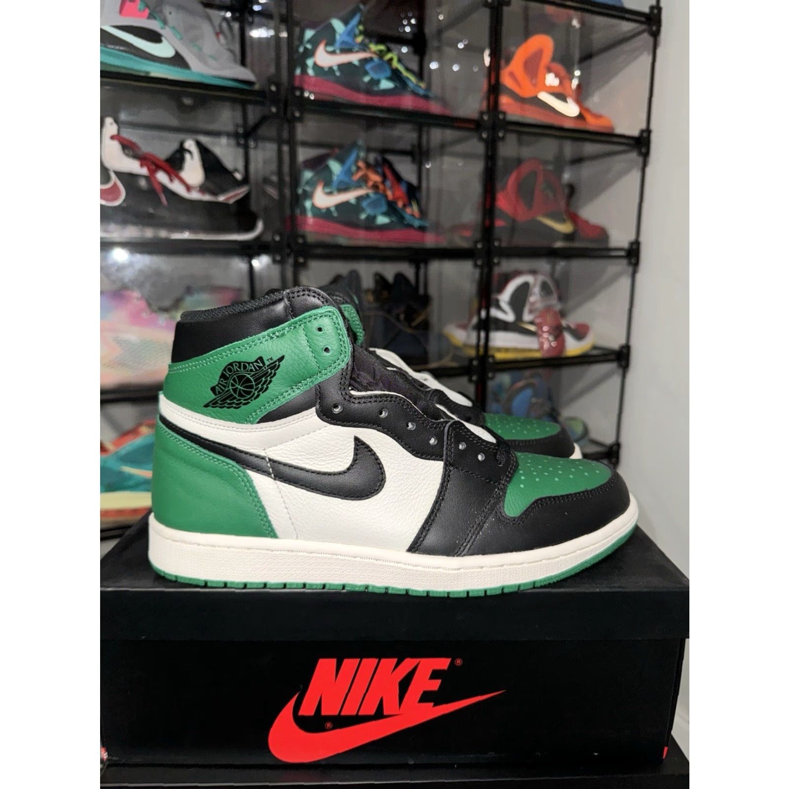 Jordan Brand Jordan Air Jordan 1 Pine Green High Top Sneaker 11 Men Tried On Size 11 Size US 11 / EU 44 - 4 Thumbnail