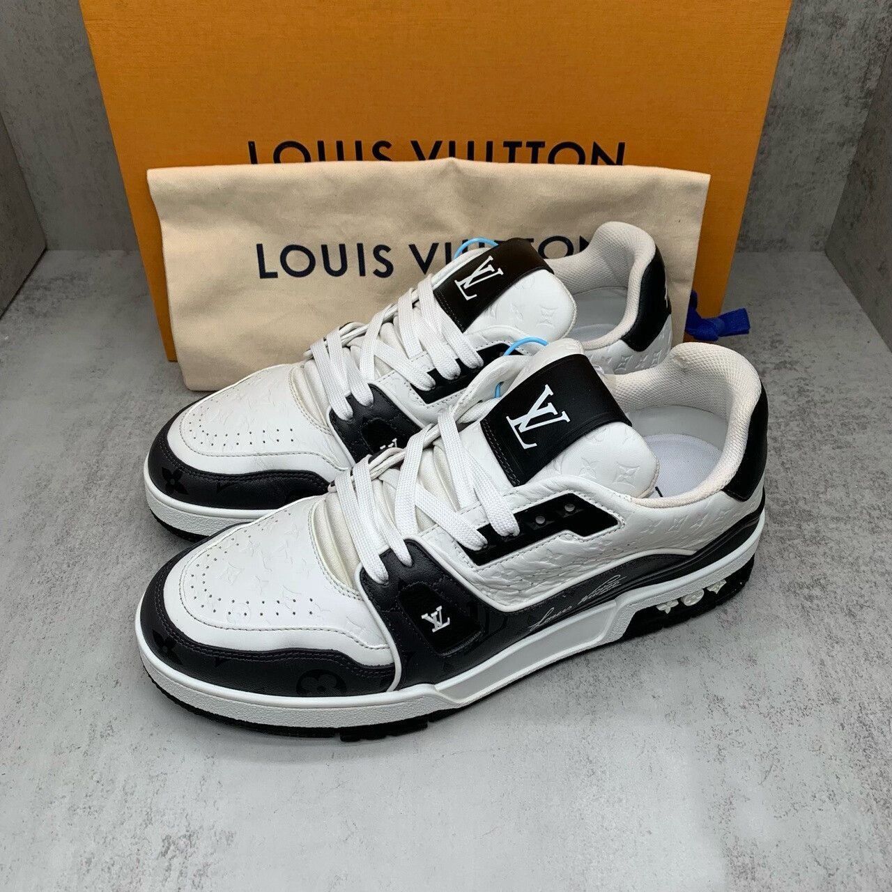 Louis Vuitton lv trainer black and white sneaker Size US 7 / EU 40 - 1 Thumbnail