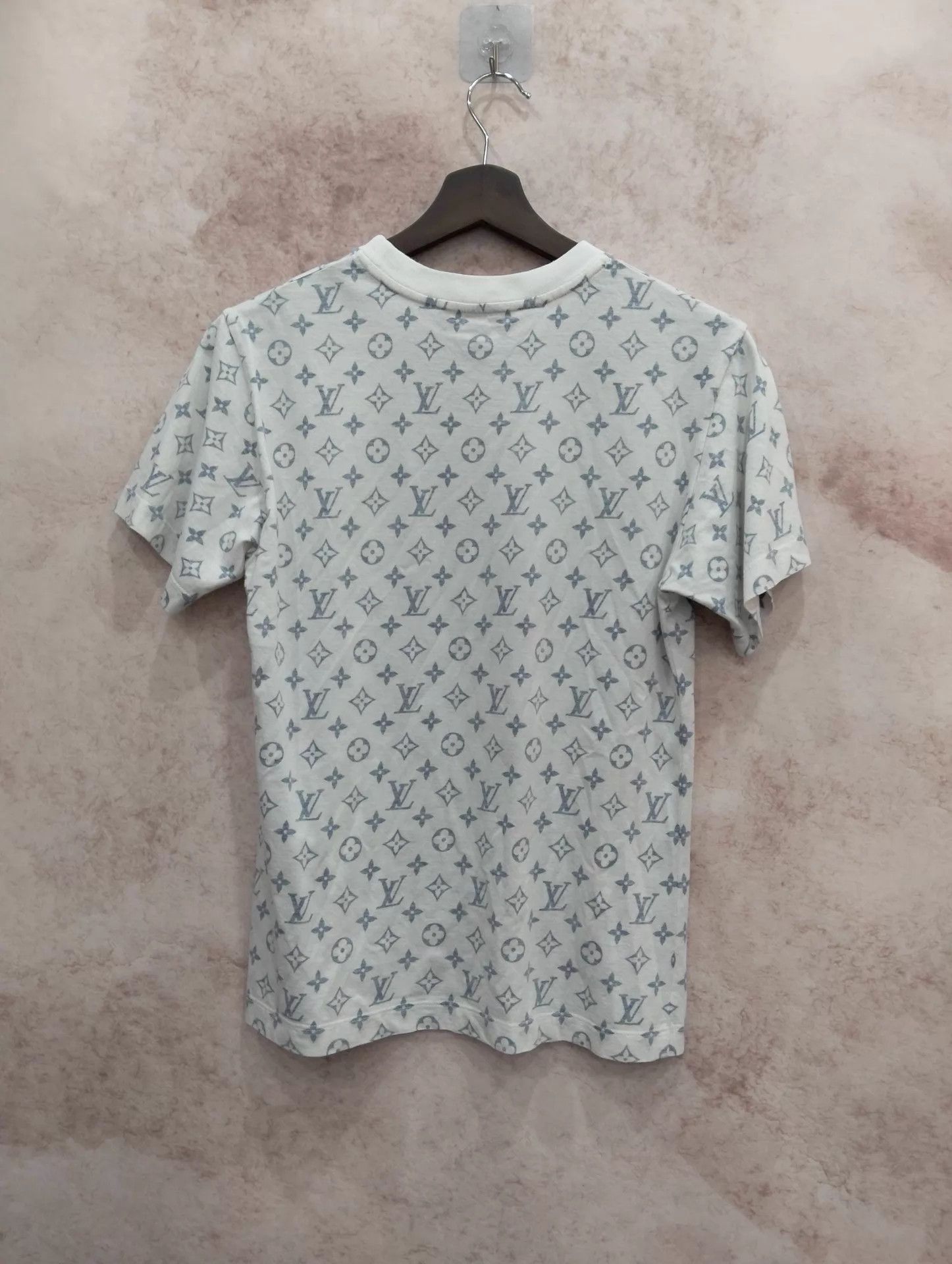 Louis Vuitton LV Neck Chain Monogram All Logo SS Tee XS Size XS / US 0-2 / IT 36-38 - 2 Thumbnail