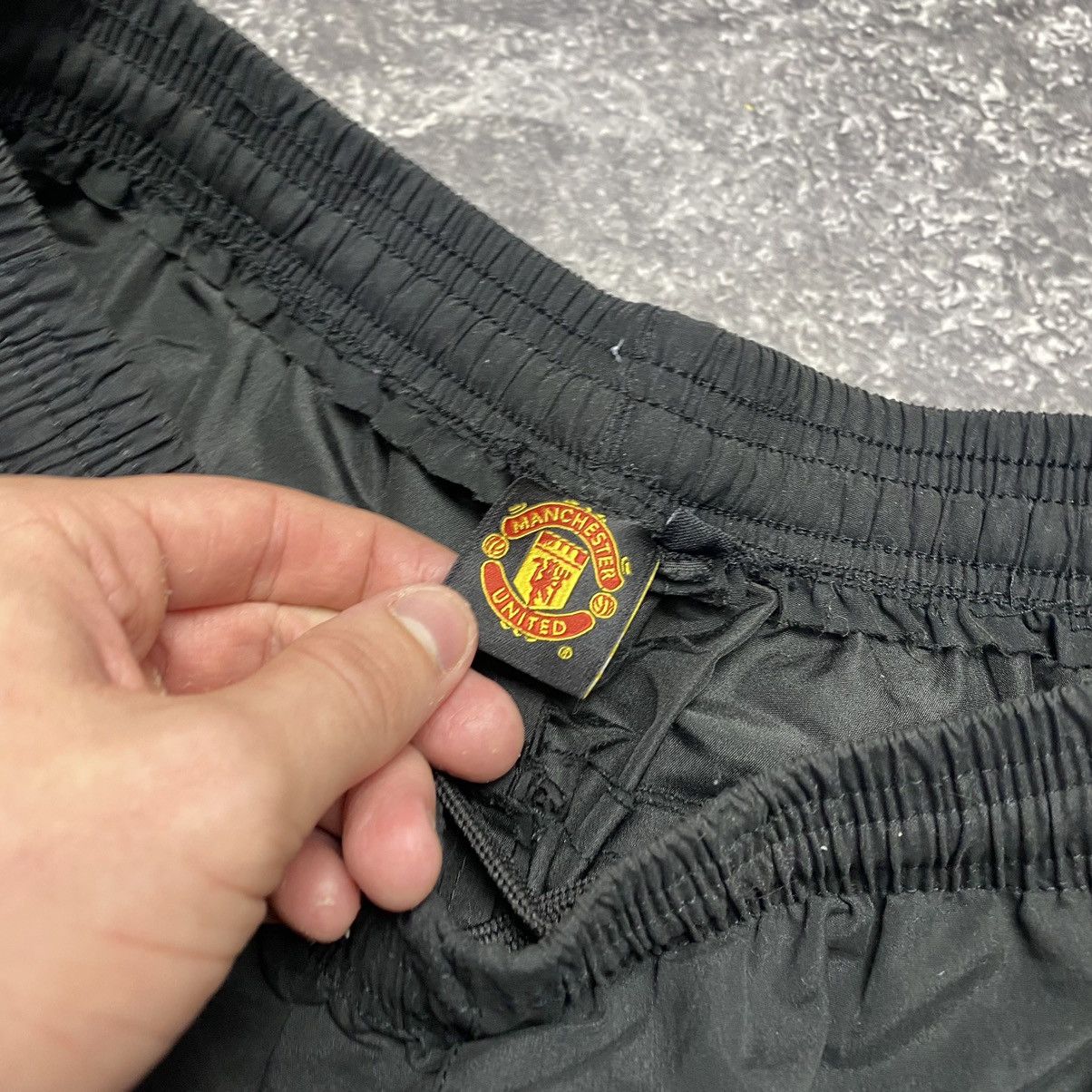 Vintage Vintage Manchester United Small Logo football team shorts Size US 34 / EU 50 - 6 Thumbnail