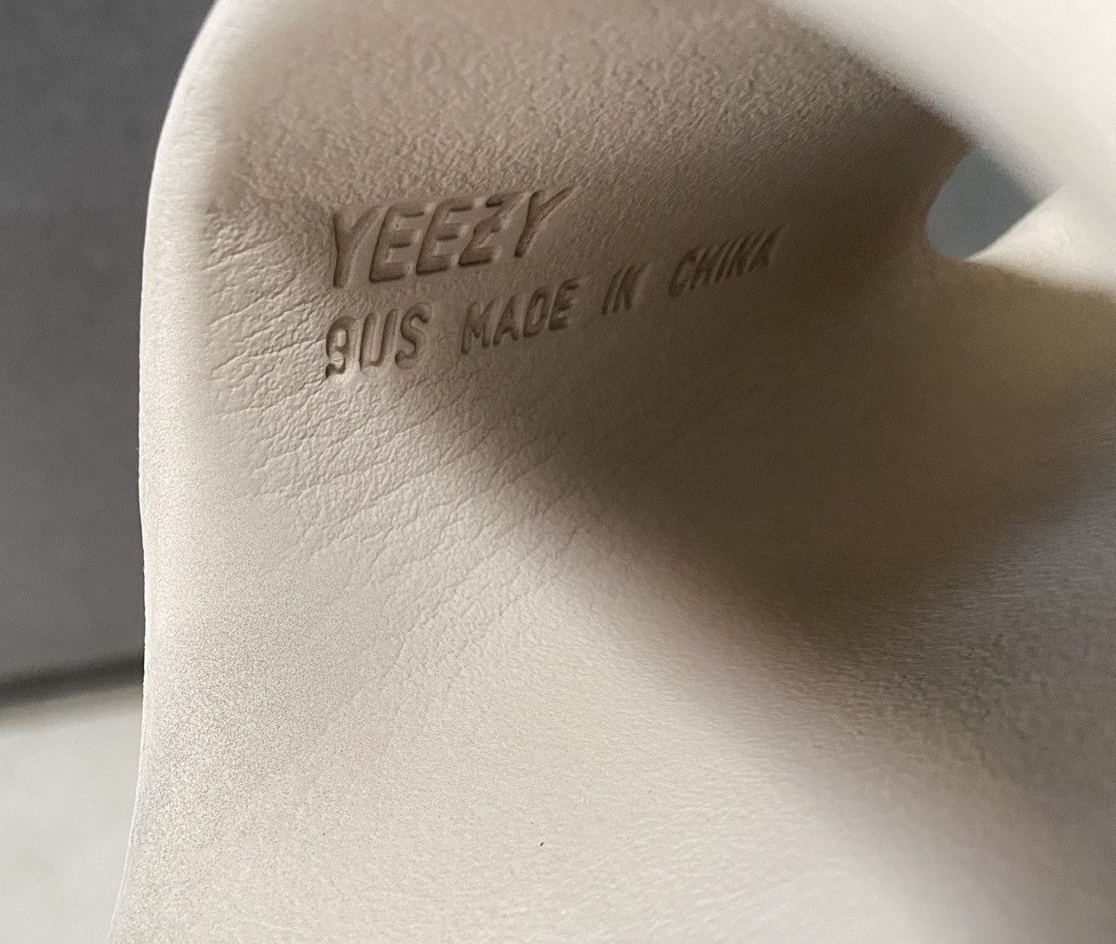 Adidas × Yeezy Yeezy Slides Pure Size US 9 / EU 42 - 7 Thumbnail