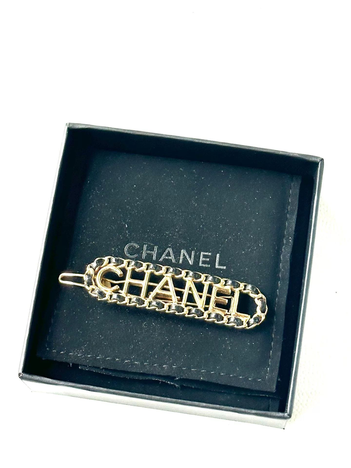 Chanel Chanel Black Gold Letter Hair Clip Size ONE SIZE - 1 Preview