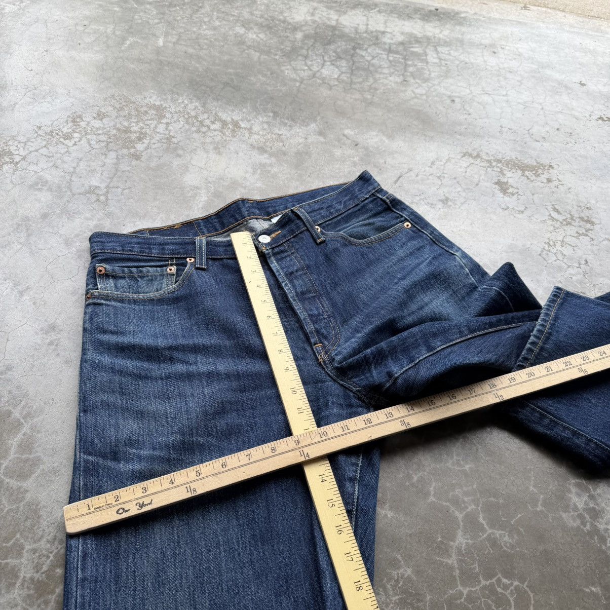 Levi's Vintage 2000’s levis 501 button fly denim jeans Size US 34 / EU 50 - 11 Thumbnail