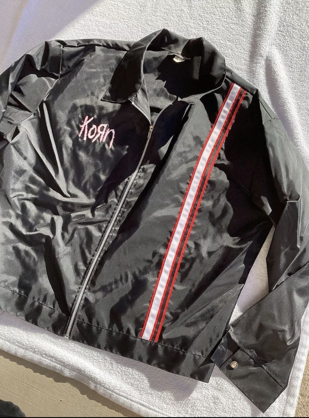 Band Tees × Rap Tees × Vintage Vintage 90s Korn heavy metal zip up jacket NWOT condition Size US XXL / EU 58 / 5 - 2 Thumbnail