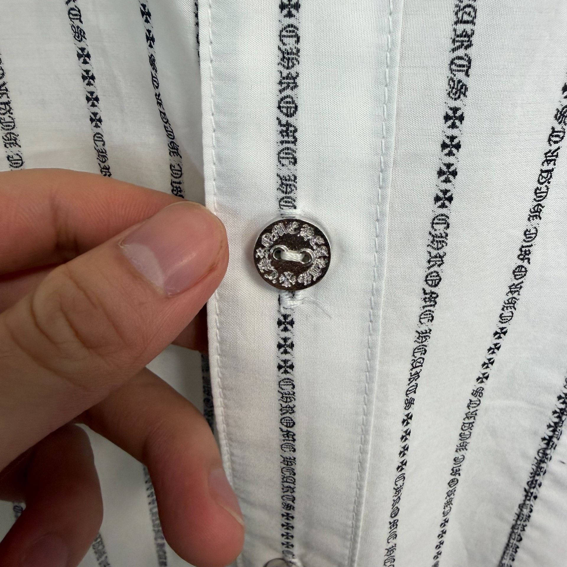 Chrome Hearts Chrome Hearts White Sanskrit Stripe Silver Button Shirt Size US XL / EU 56 / 4 - 6 Thumbnail