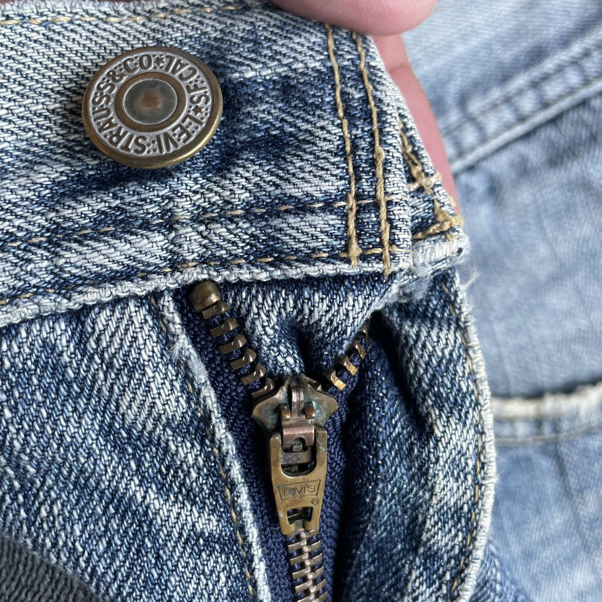 Levi's Vintage Clothing 🔥Vintage Levis Stoned Washed Ripped Distress Denim Jeans Size US 31 - 13 Thumbnail