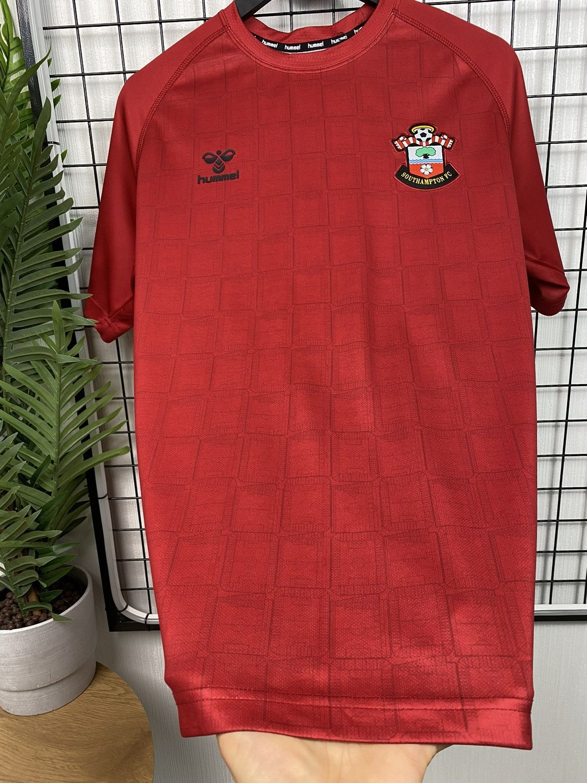 Other Southampton FC soccer jersey 2021 2022 hummel football S kit Size US S / EU 44-46 / 1 - 7 Thumbnail