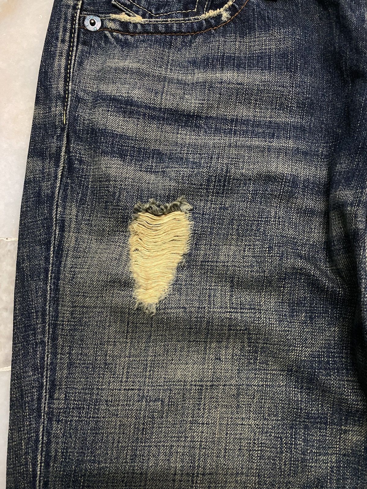 Levi's 💥Flare💥Vintage 90-00s Levi’s Ripped Distress Mudwash Jean Size US 30 / EU 46 - 7 Thumbnail