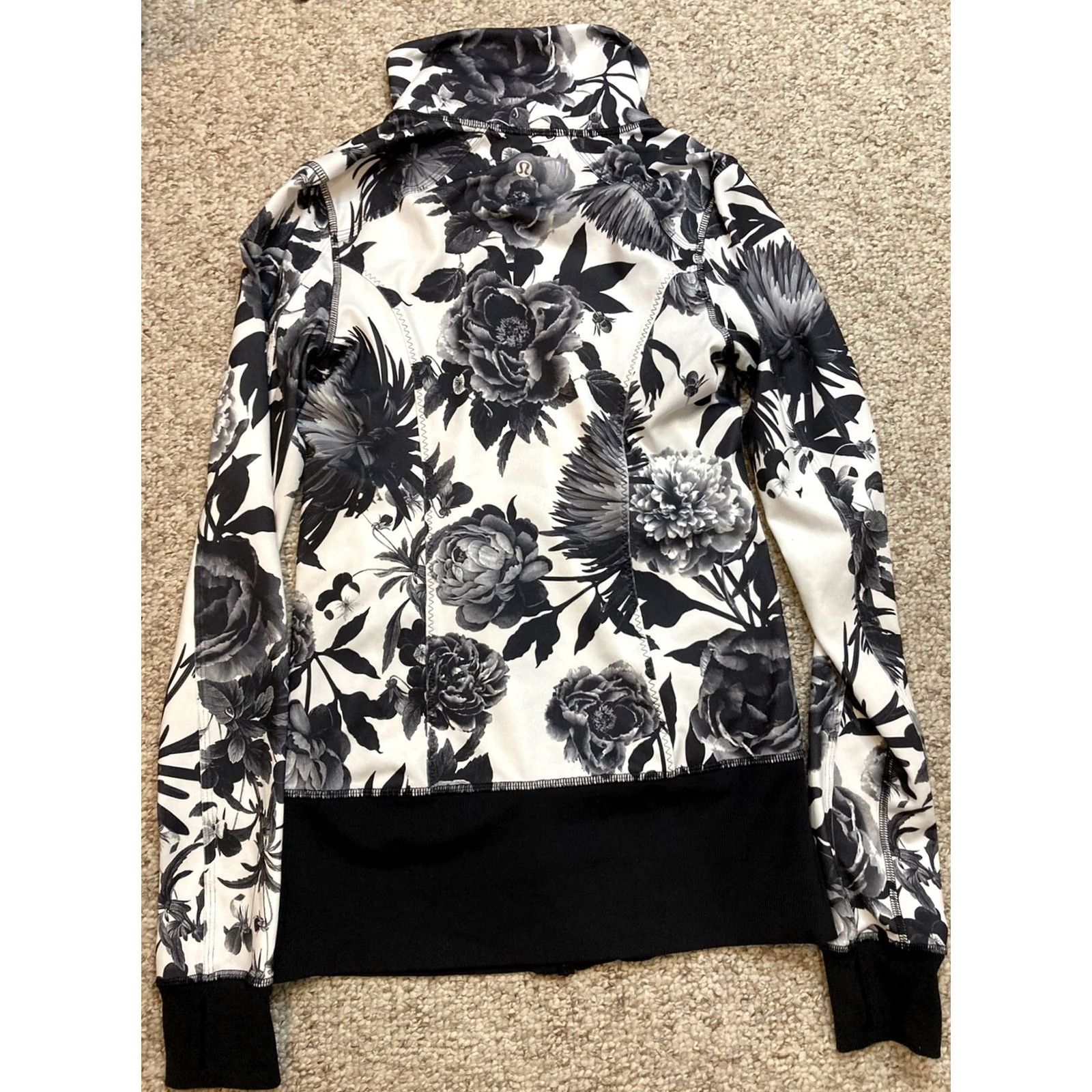 Lululemon Lululemon Nice Asana Jacket Women Sz 4 Brisk Bloom Floral Full Zip Black White Size S / US 4 / IT 40 - 5 Thumbnail
