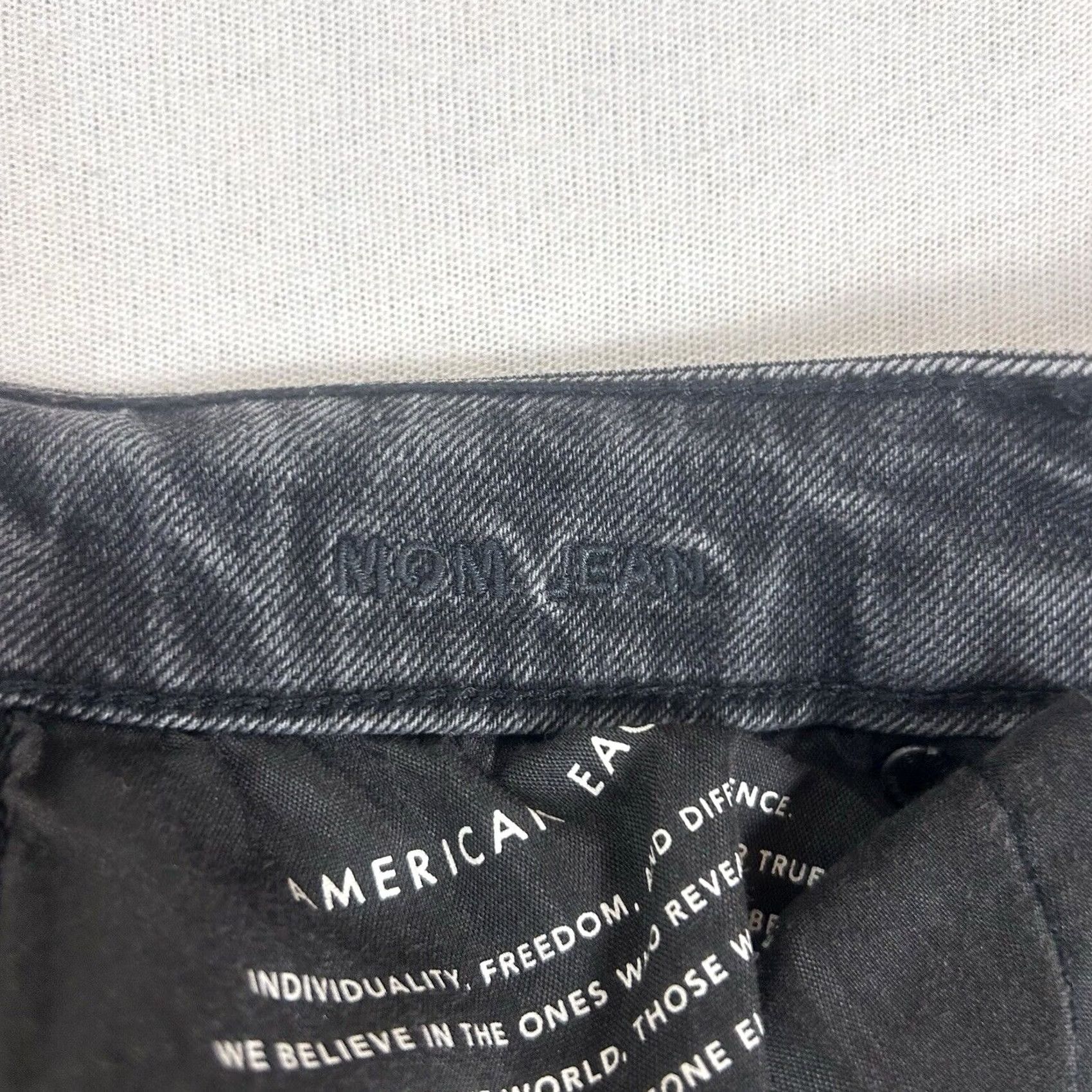 American Eagle Outfitters American Eagle Outfitters High Rise Mom Jeans Black Denim Size 2 Regular Inseam 28in Button Zip Distressed Womens Jeans Size 26" / US 2 / IT 38 - 4 Thumbnail