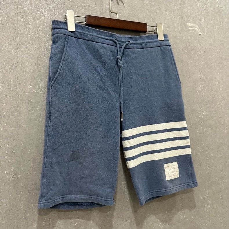 Thom Browne Thom Browne size1 Four-barrel shorts Size US 26 / EU 42 - 3 Thumbnail