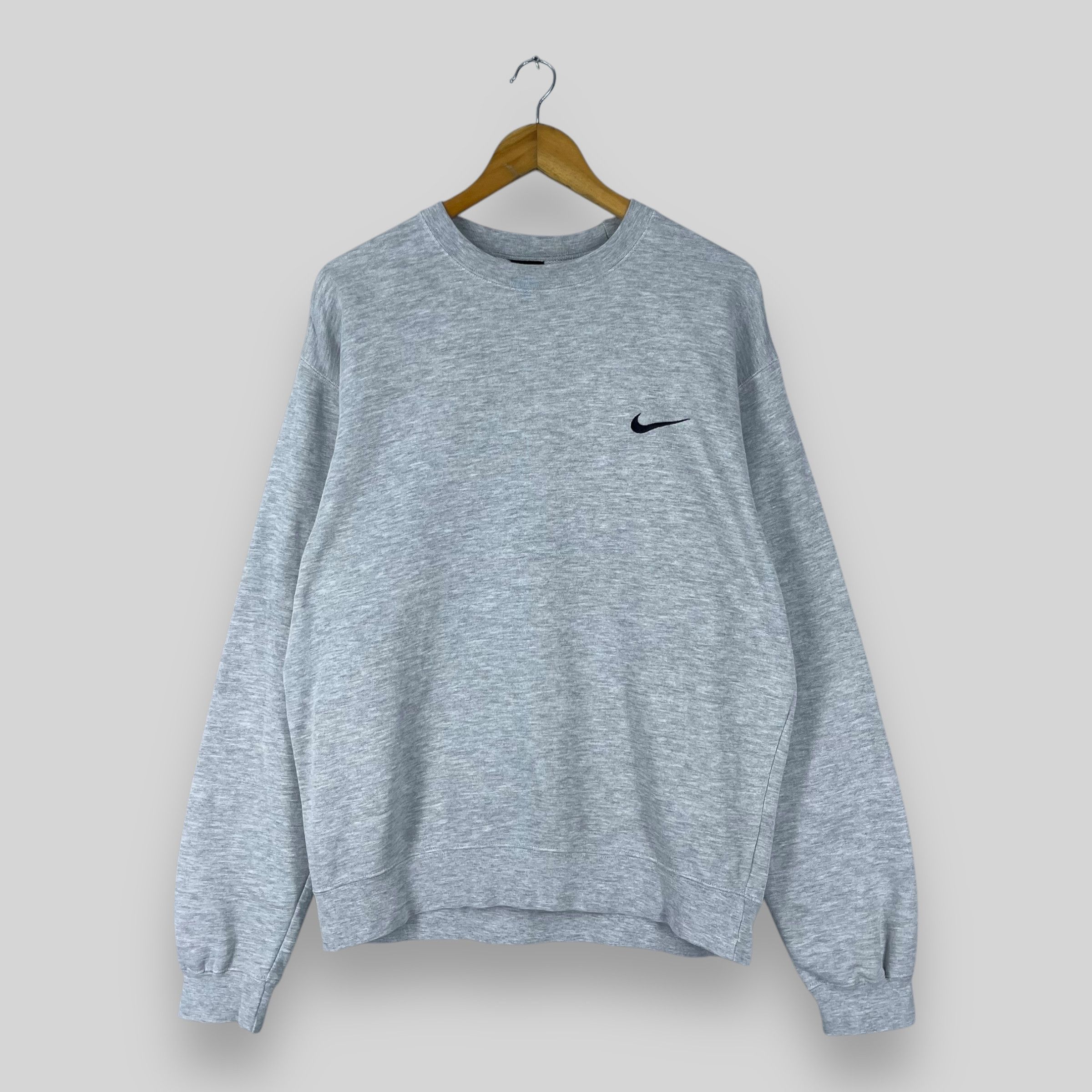 Nike Vintage NIKE SWOOSH Small Logo Embroidery Sweatshirt Size US L / EU 52-54 / 3 - 1 Thumbnail