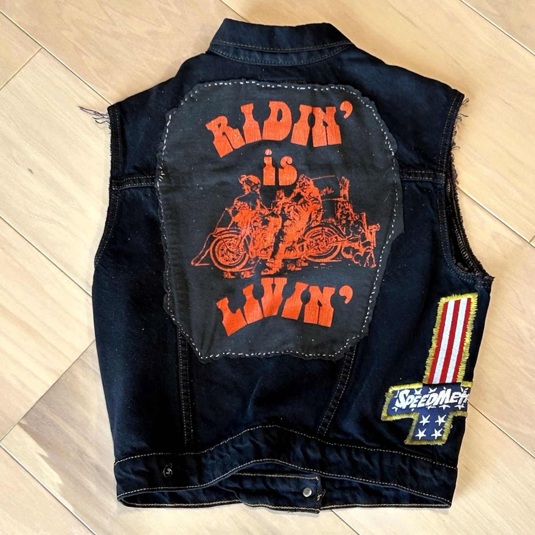 Levi's VINTAGE Levi’s Trucker Jacket Denim Jacket Mens Small Black USA Made 90s Western Patches Button-Down Collar Front Pockets Denim 37466-0214 Size US 29 - 2 Thumbnail