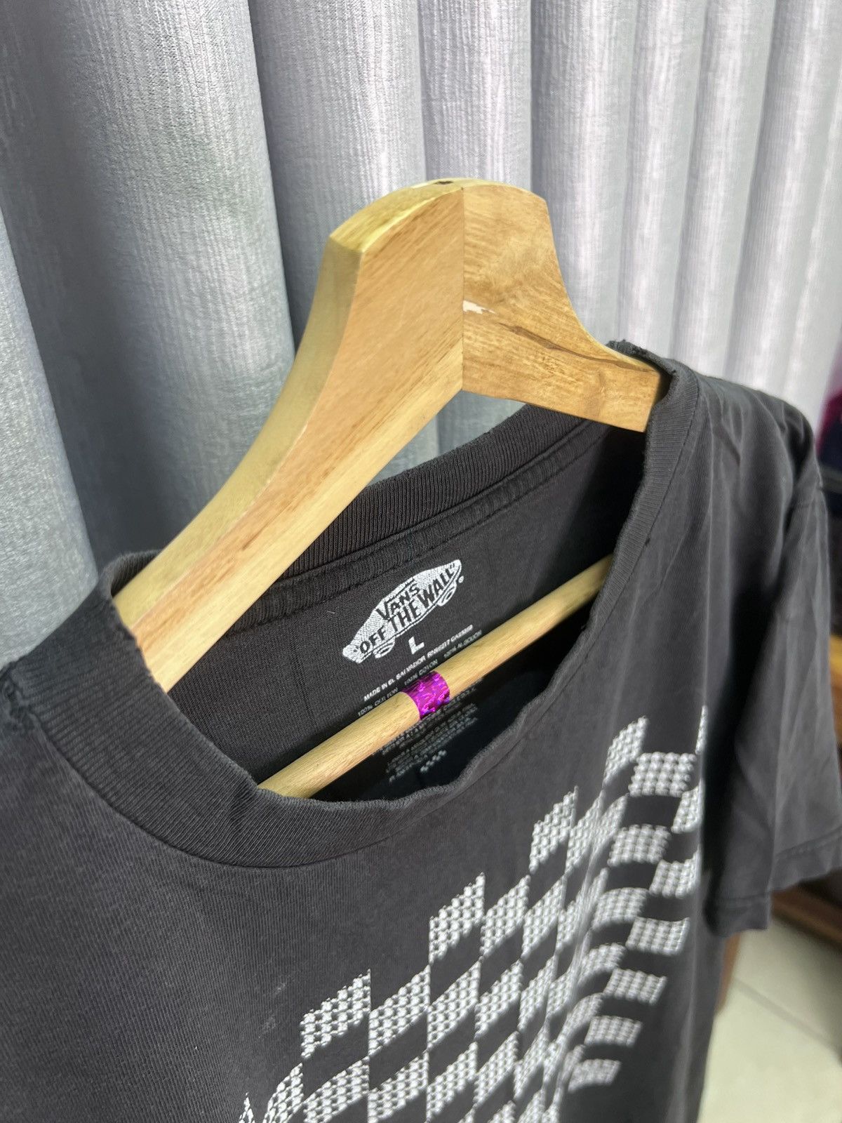 Vans Thrashed Faded Distressed Vans Of the Wall Skate Tshirt Size US L / EU 52-54 / 3 - 5 Thumbnail