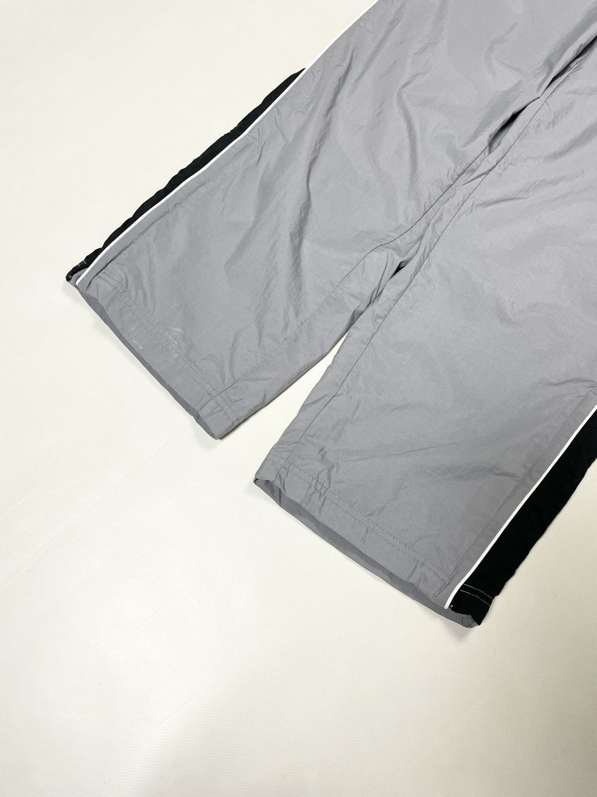Nike Nike Vintage 00s 💋 silver grey acg truck sweat sport pants Size US 32 / EU 48 - 8 Thumbnail