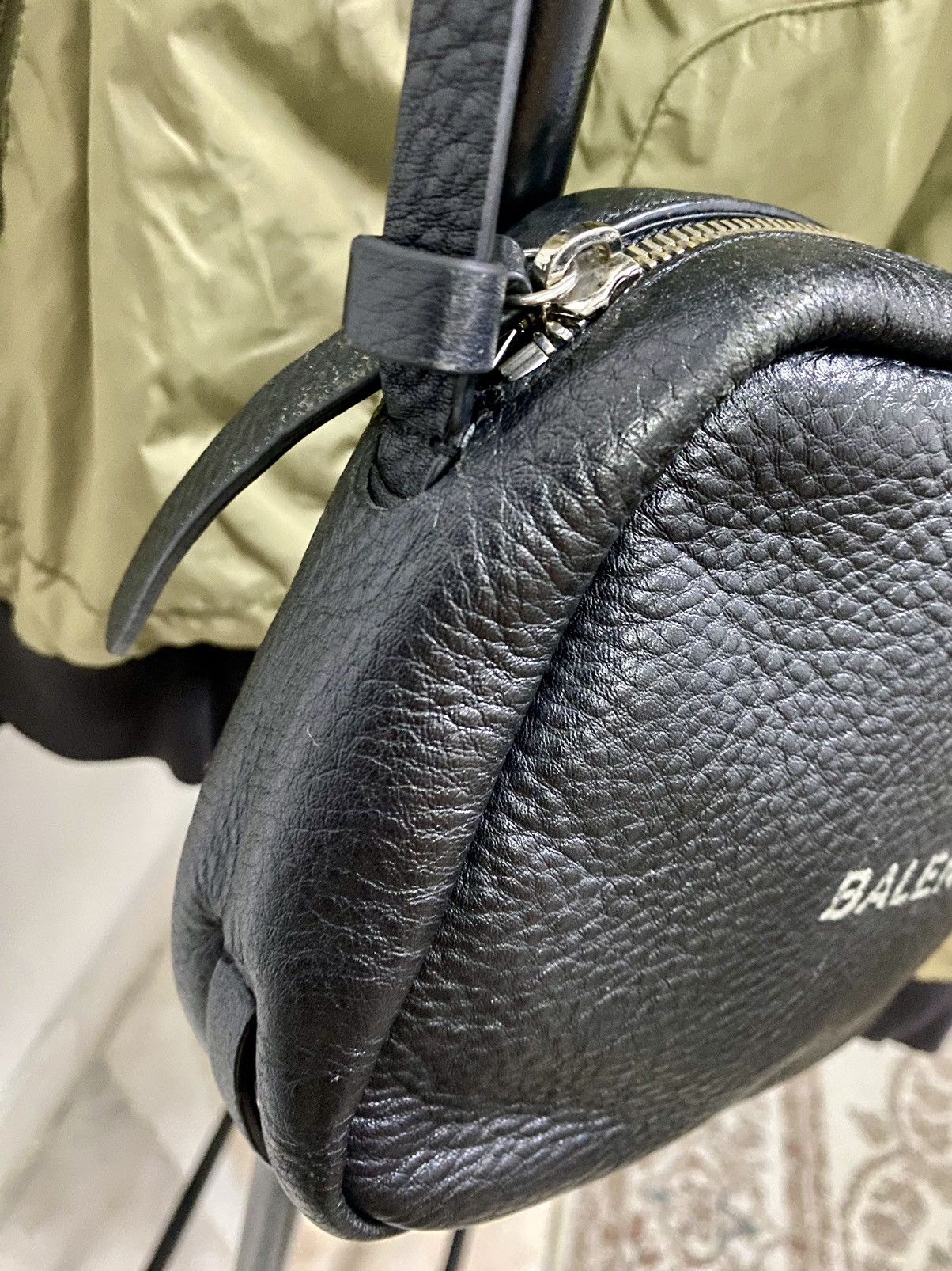 Balenciaga Balenciaga Everyday Calfskin Leather sling bag Size ONE SIZE - 3 Thumbnail