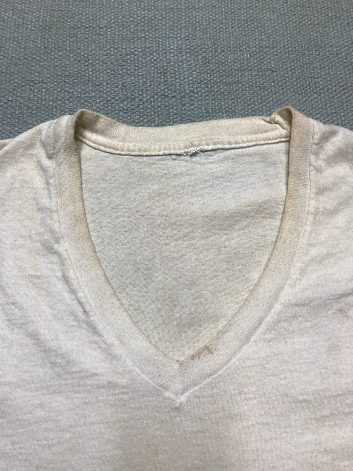 Vintage Vtg blank white tshirt v neck grunge single stitch cotton XL Size US XL / EU 56 / 4 - 7 Thumbnail