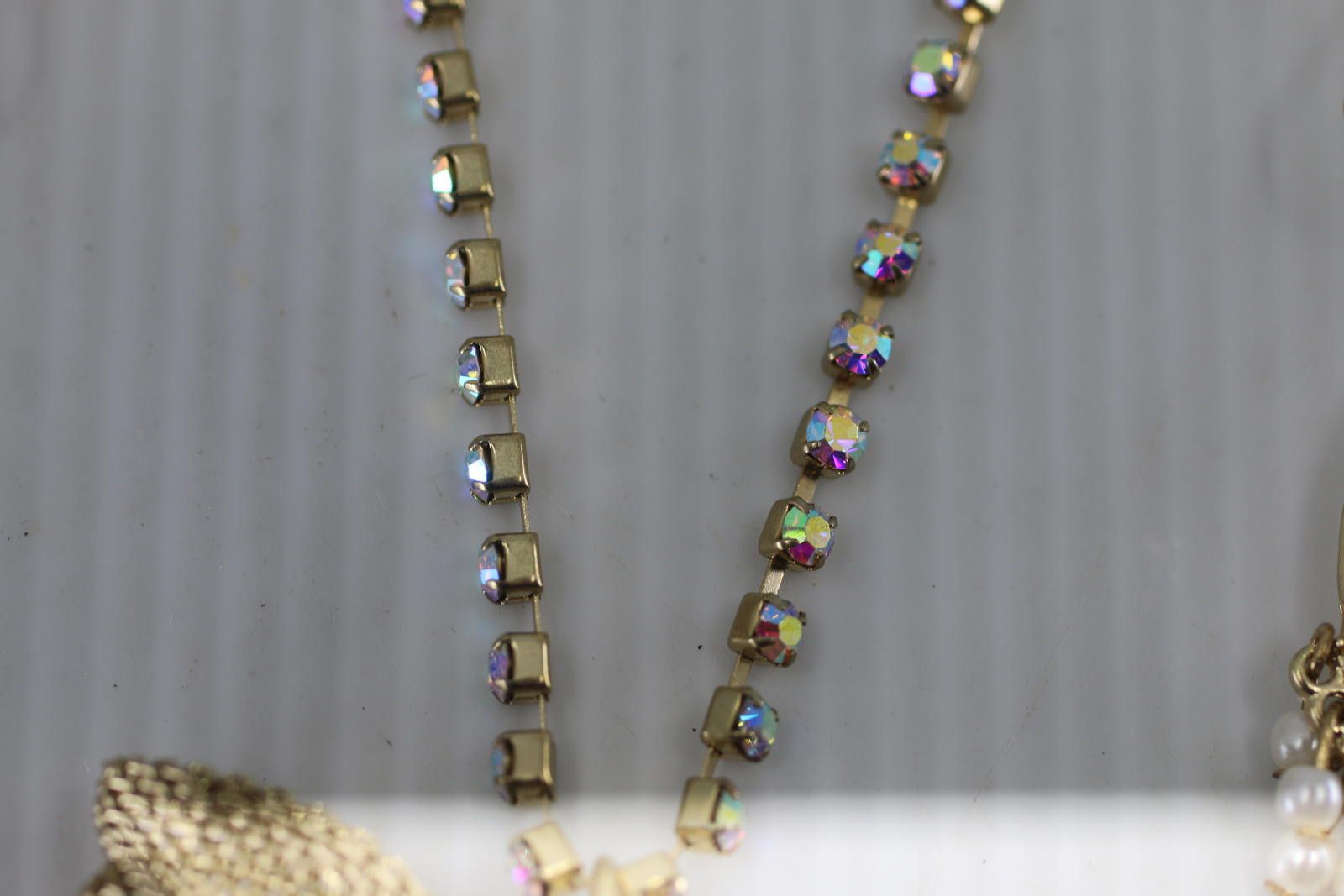 The Unbranded Brand Vtg Gold Tone Bow Necklace & Earrings Set Pearl Rhinestone Size ONE SIZE - 11 Thumbnail