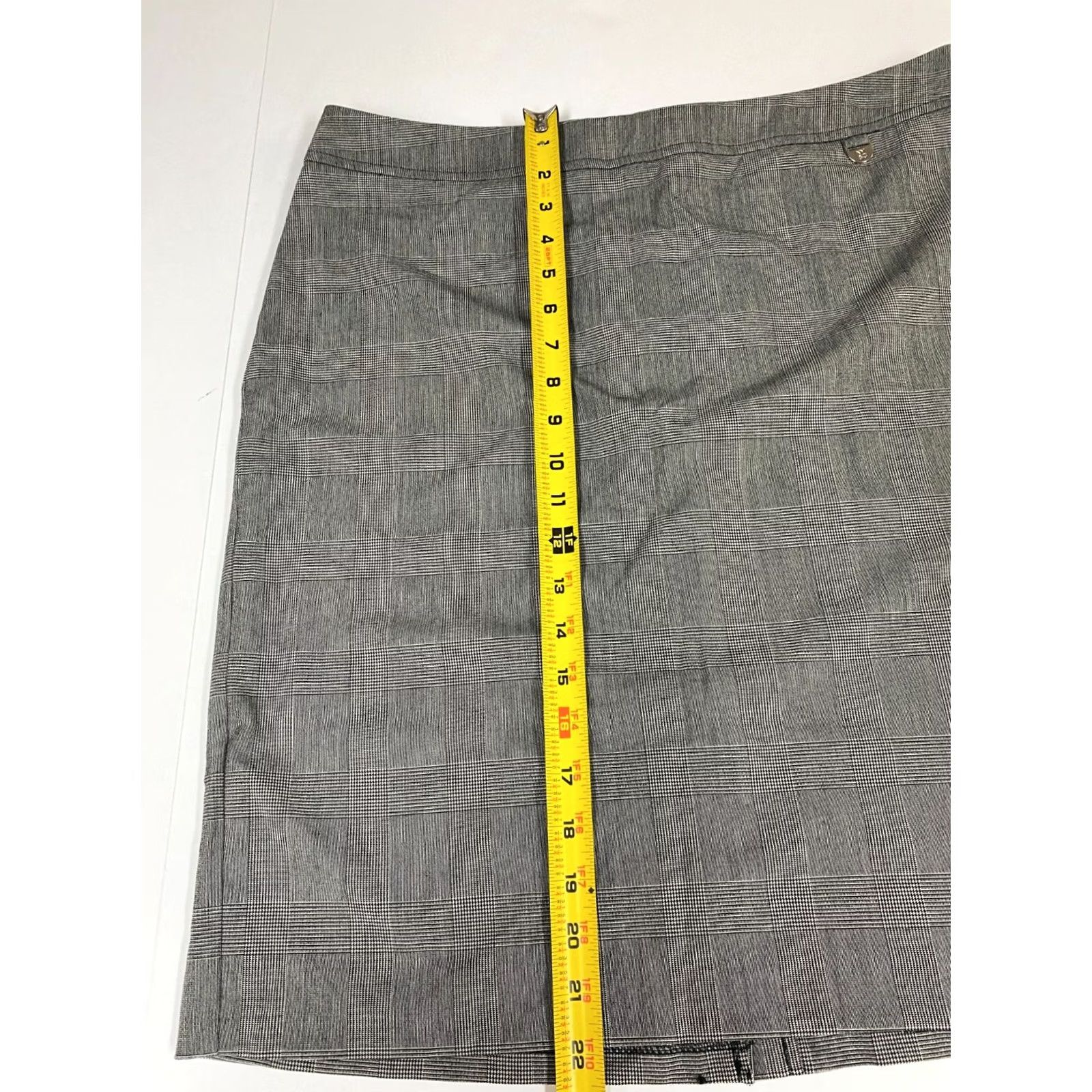 Vintage New York and Company Skirt Women's Regular 10 Gray Plaid A-Line Knee Length Size 32" / US 10 / IT 46 - 7 Thumbnail