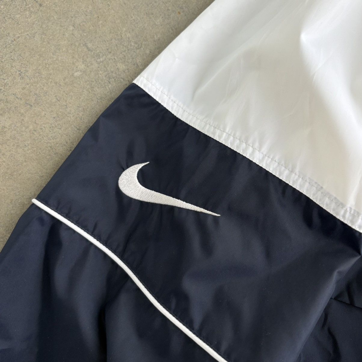 Nike × Vintage Vintage Nike Blue and White Windbreaker Jacket Athletic XL Size US XL / EU 56 / 4 - 10 Thumbnail