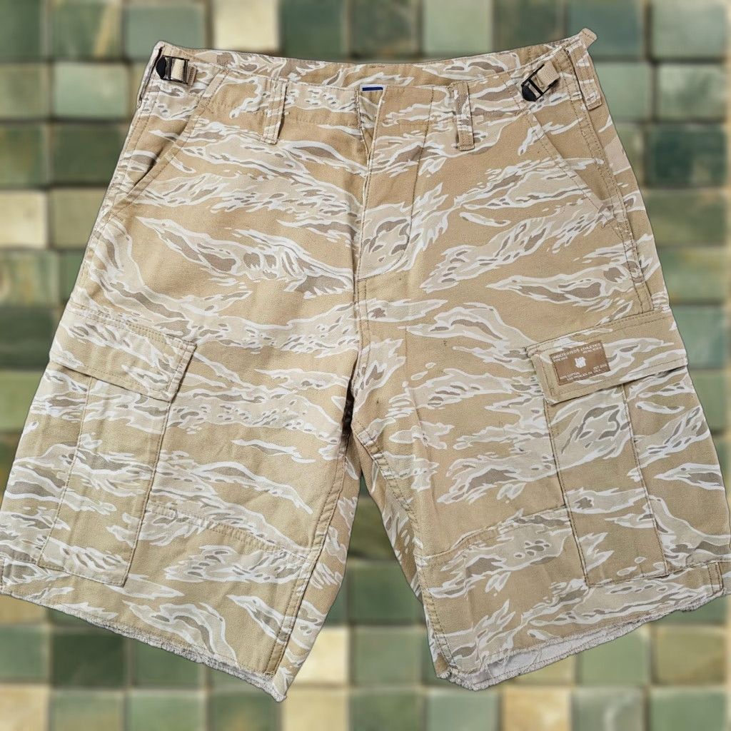 Undefeated UNDFTD Undefeated Mens Size 28 Cargo Shorts Camouflage Light Khaki Brown Cotton Vintage Embroidered Logo Cargo Pocket Casual Size US 28 / EU 44 - 1 Thumbnail