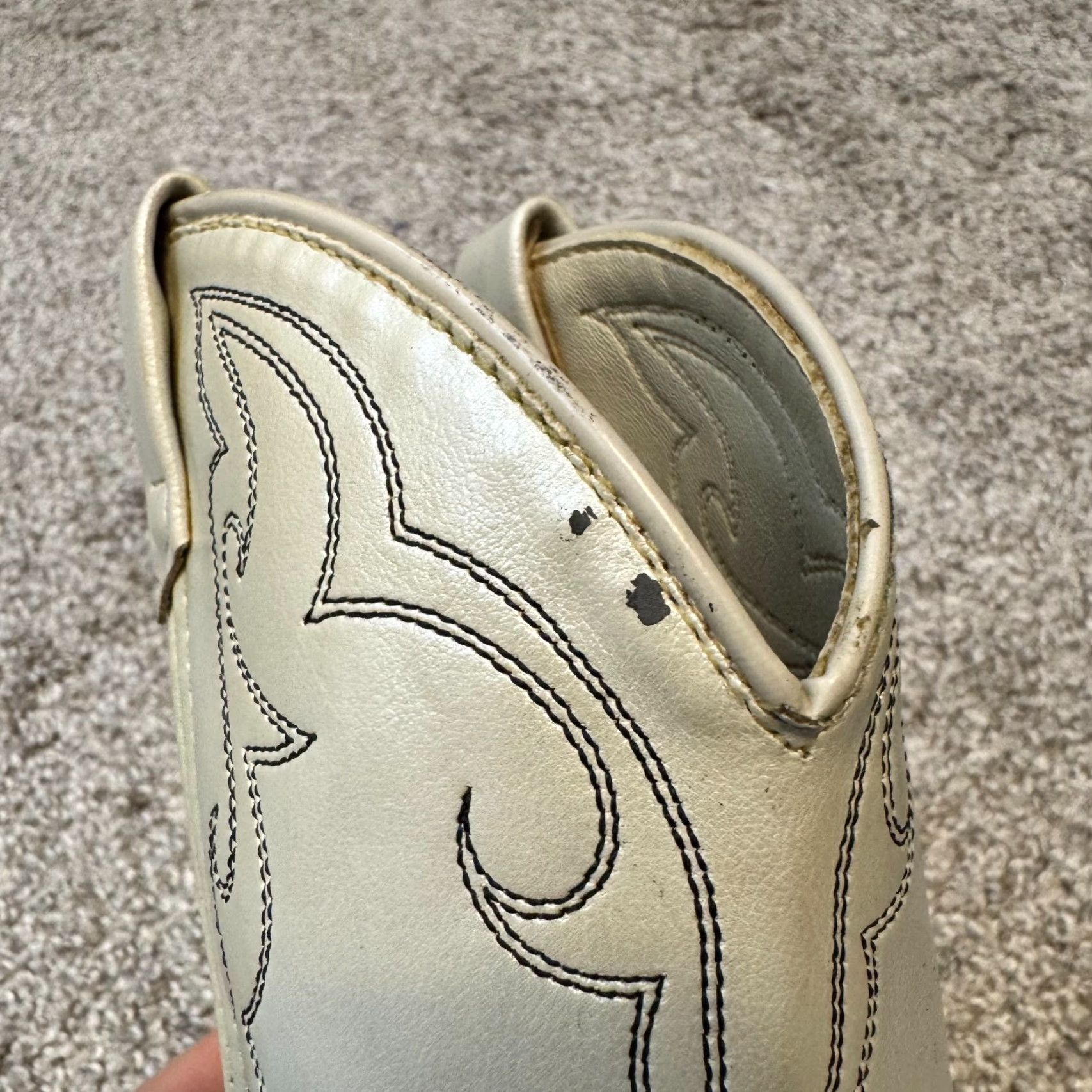 Vintage VINTAGE Acme White Cowboy Boots Western Cowgirl Ankle 7 Cream Pearlescent 6.5 7 Boots Womens Cowgirl Boots White Western Cowboy Boots Acme Size US 7 / IT 37 - 6 Thumbnail