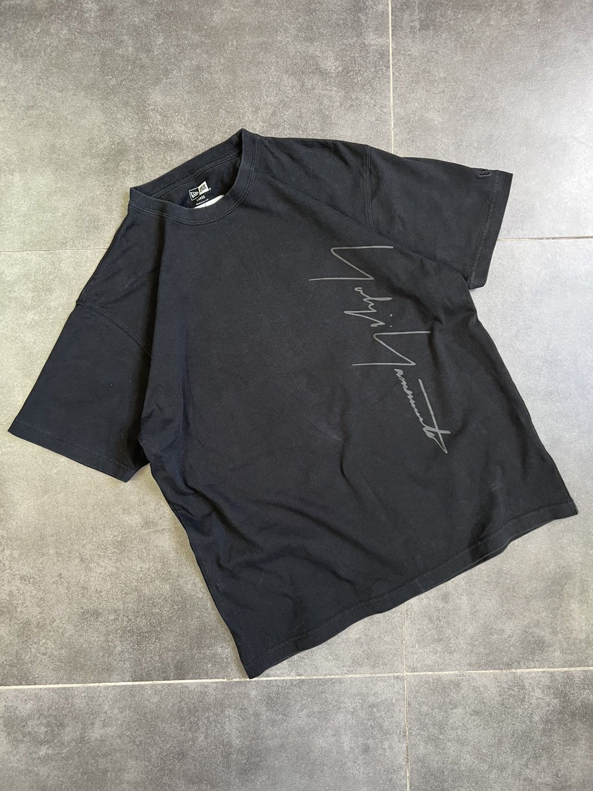 Japanese Brand × New Era × Yohji Yamamoto Yohji Yamamoto x New Era Yohji logo tee Size US M / EU 48-50 / 2 - 3 Thumbnail