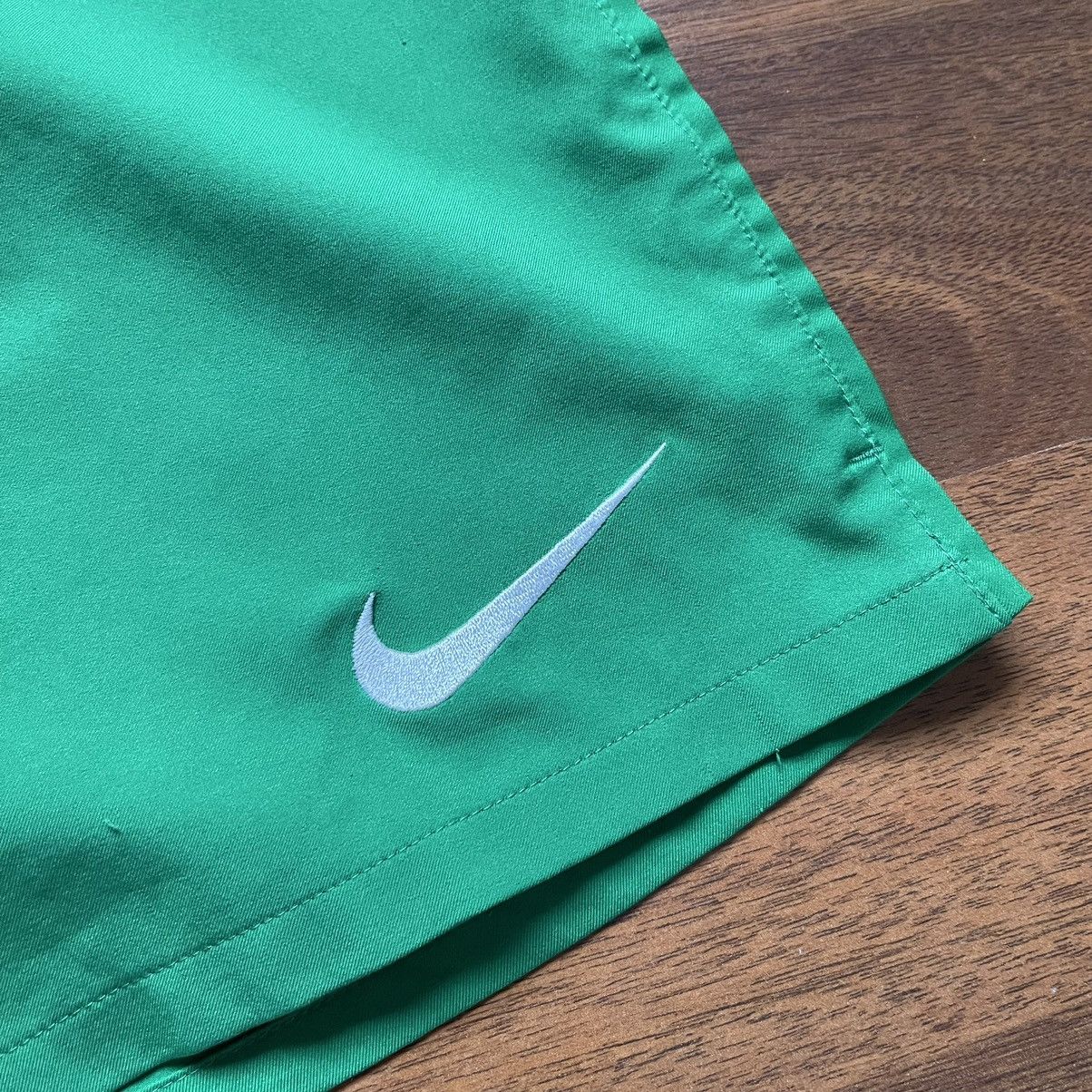 Nike MANCHESTER CITY NIKE 2013/2014 FOOTBALL GOALKEEPER SHORTS Size US 34 / EU 50 - 3 Thumbnail